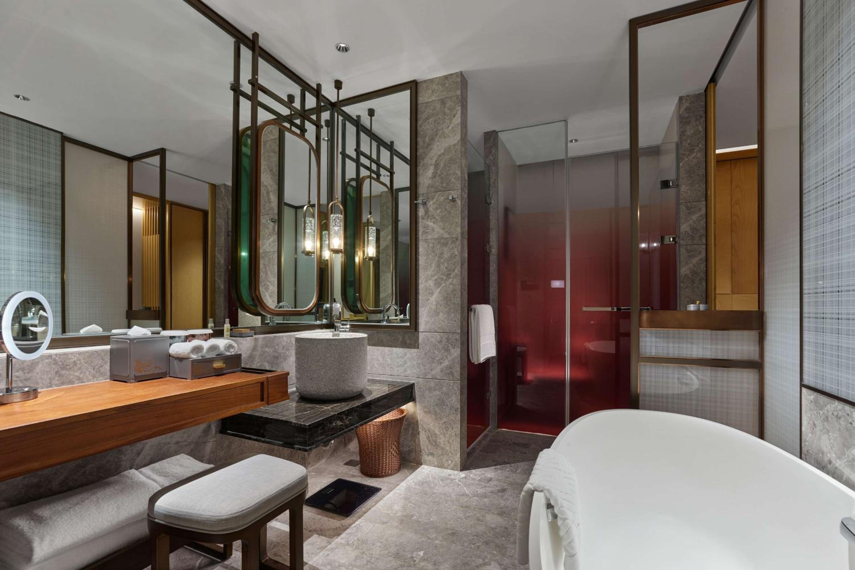 Deluxe King Room - Photo 5