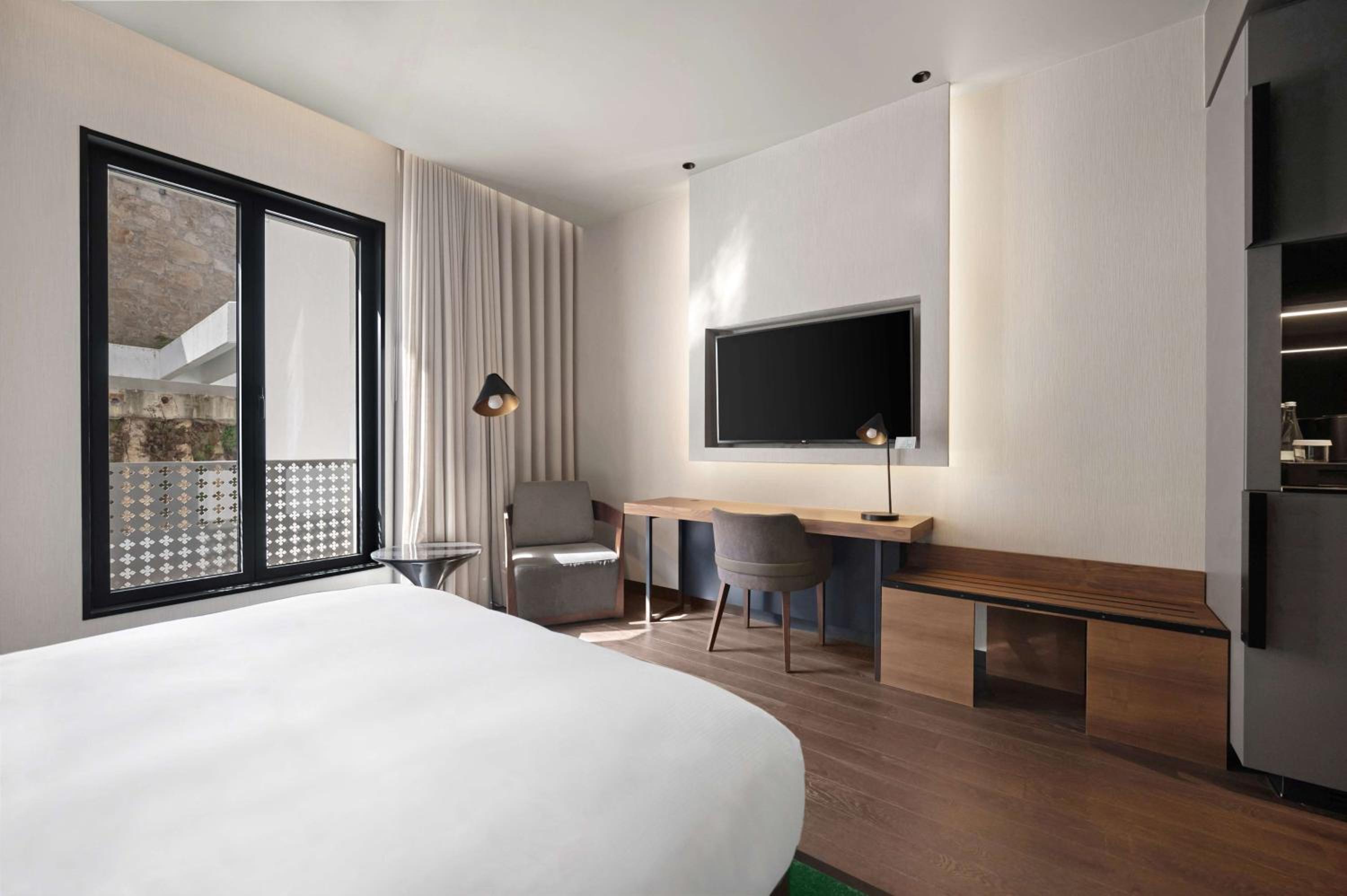 King Guest Room - Photo 4