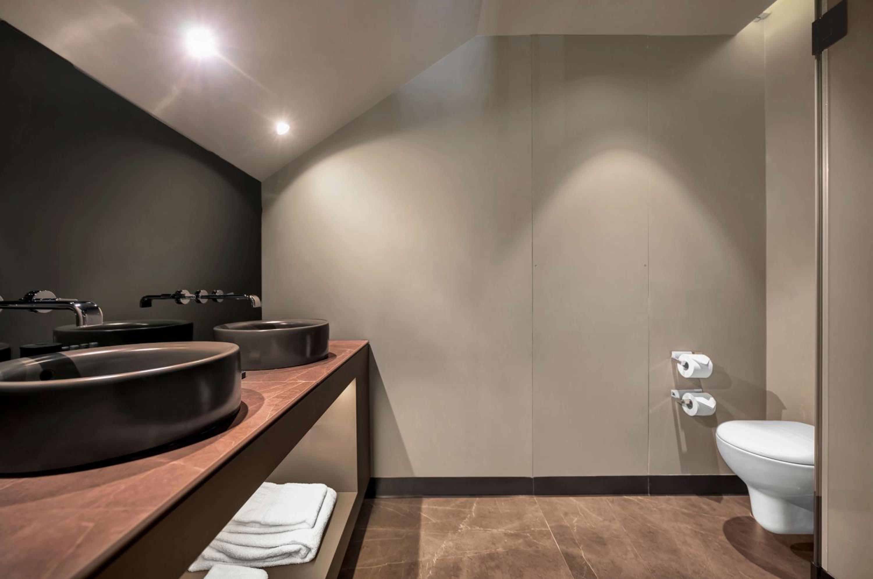 Duplex King Suite - Photo 8
