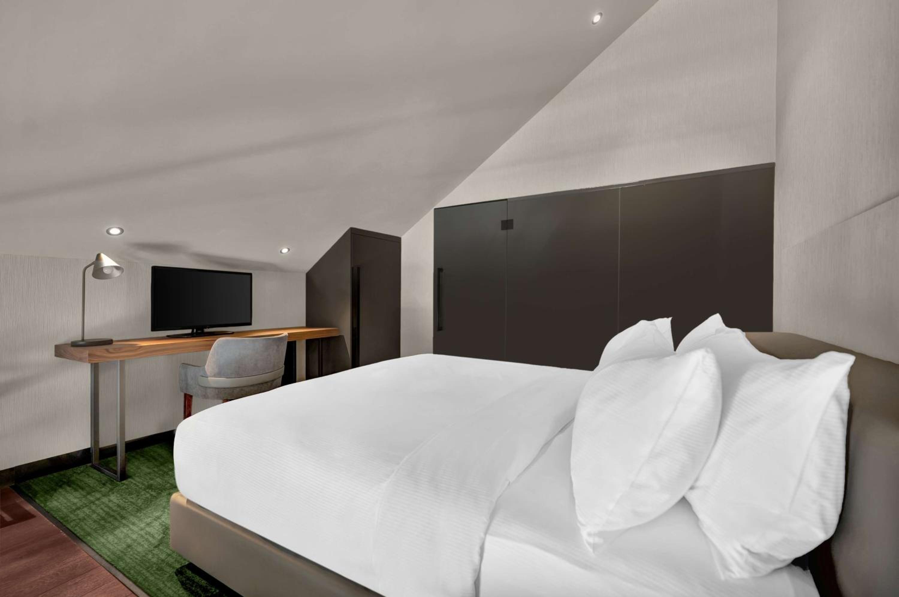 Duplex King Suite - Photo 7