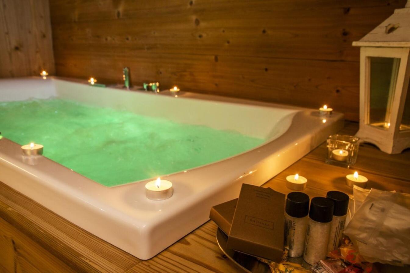 Suite with Spa Bath photo 3