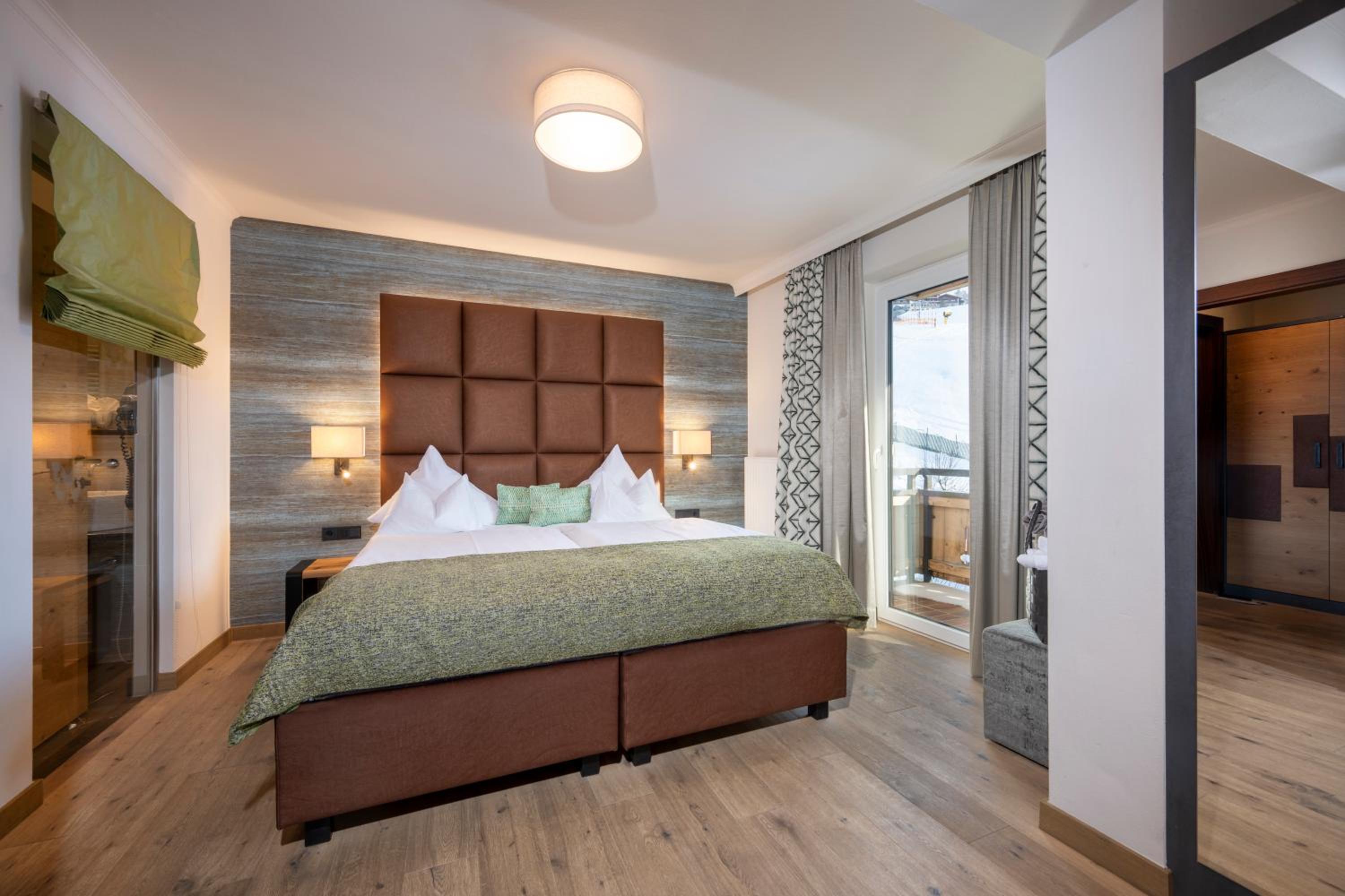 Deluxe Double Room - Photo 11
