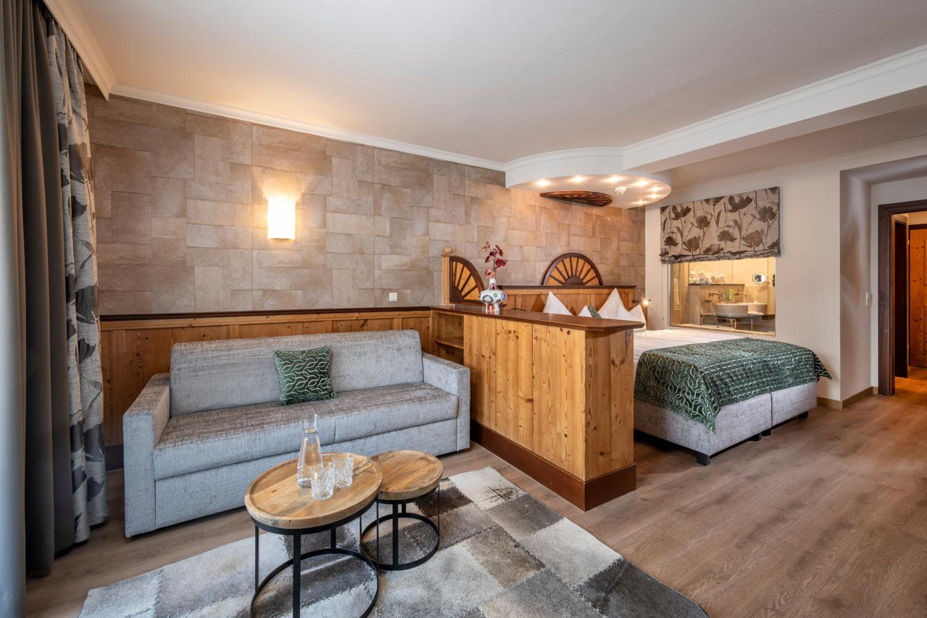 Classic Junior Suite - Photo 1
