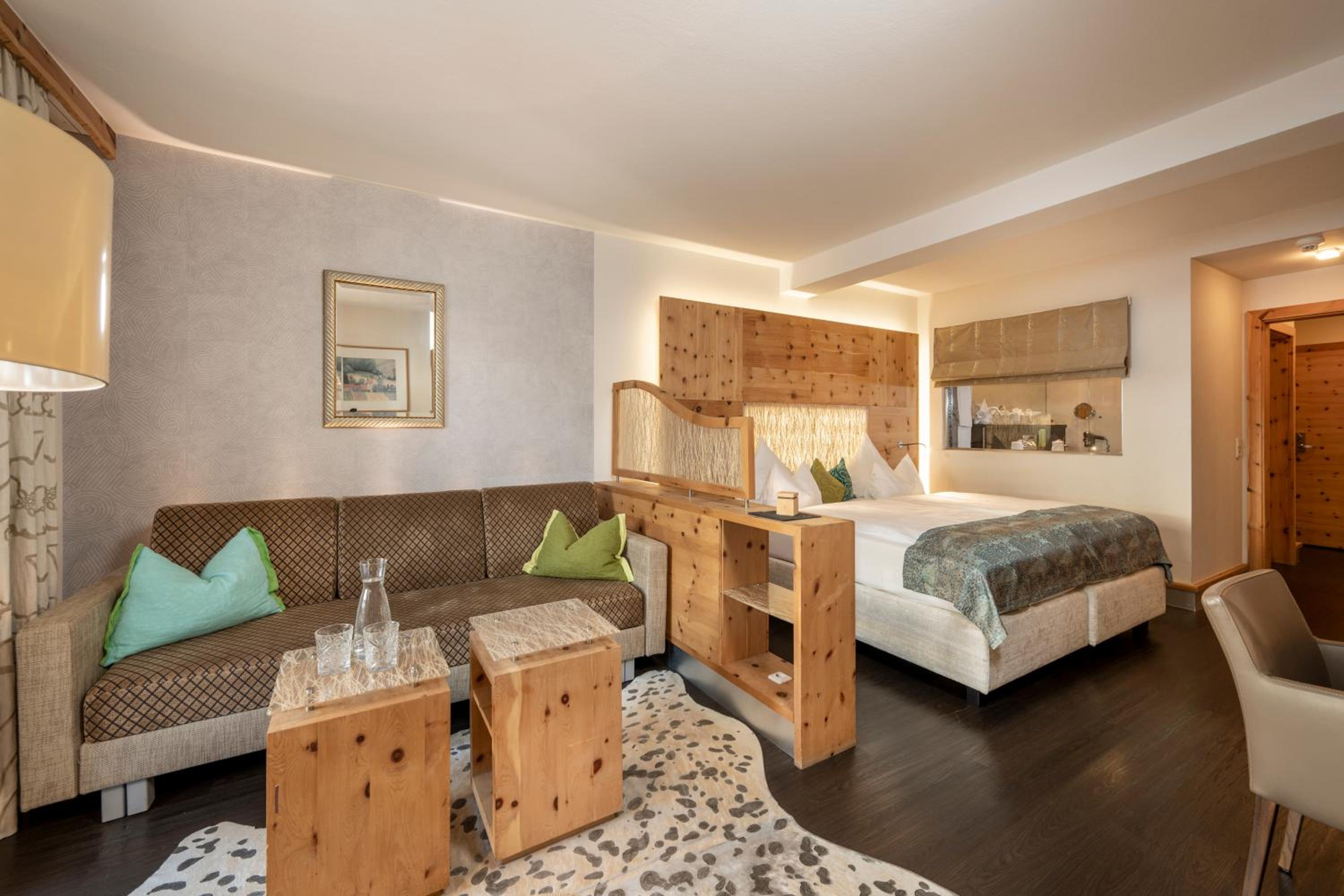 Deluxe Junior Suite - Photo 2