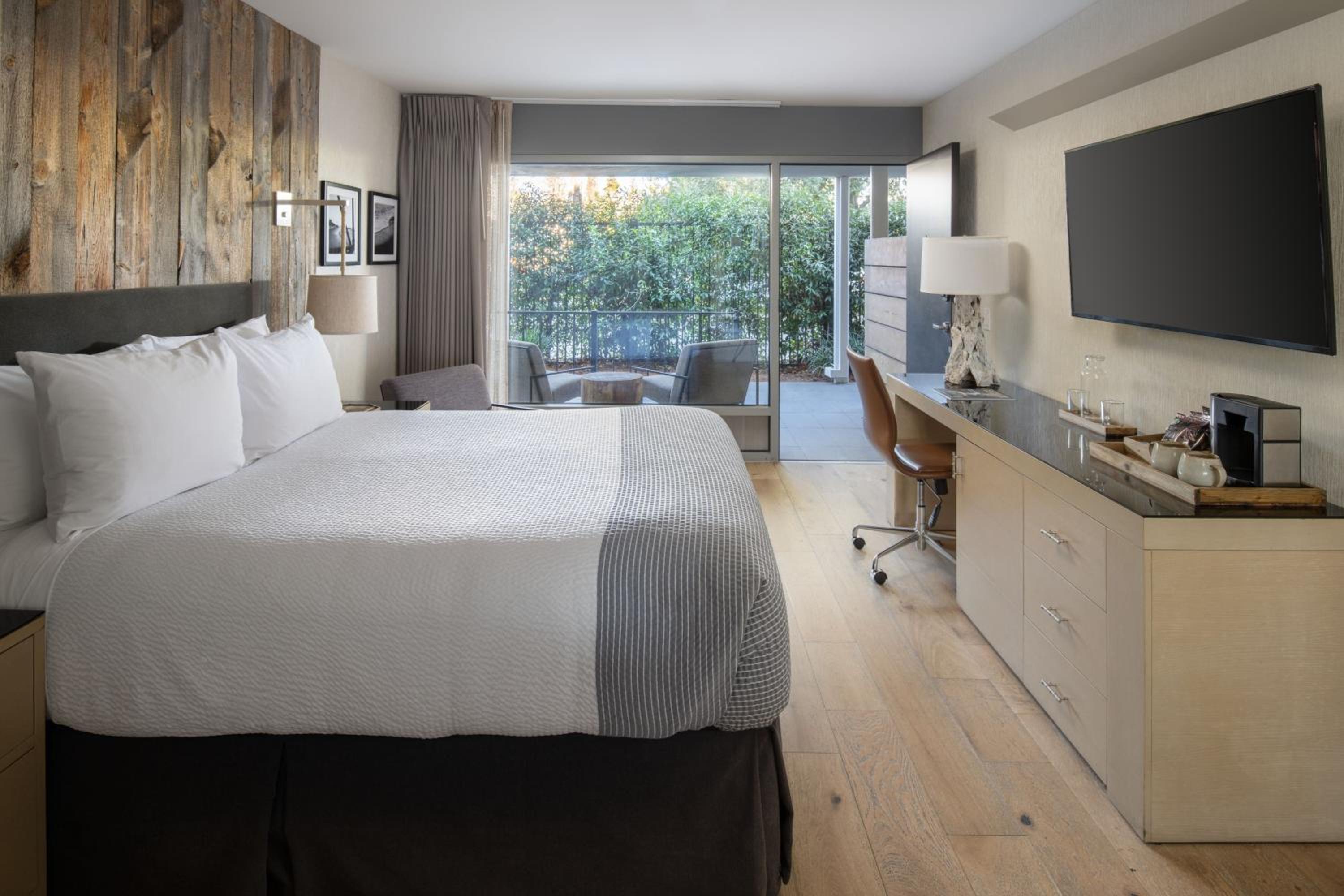 Cozy Room, One Queen Bed - Photo 5