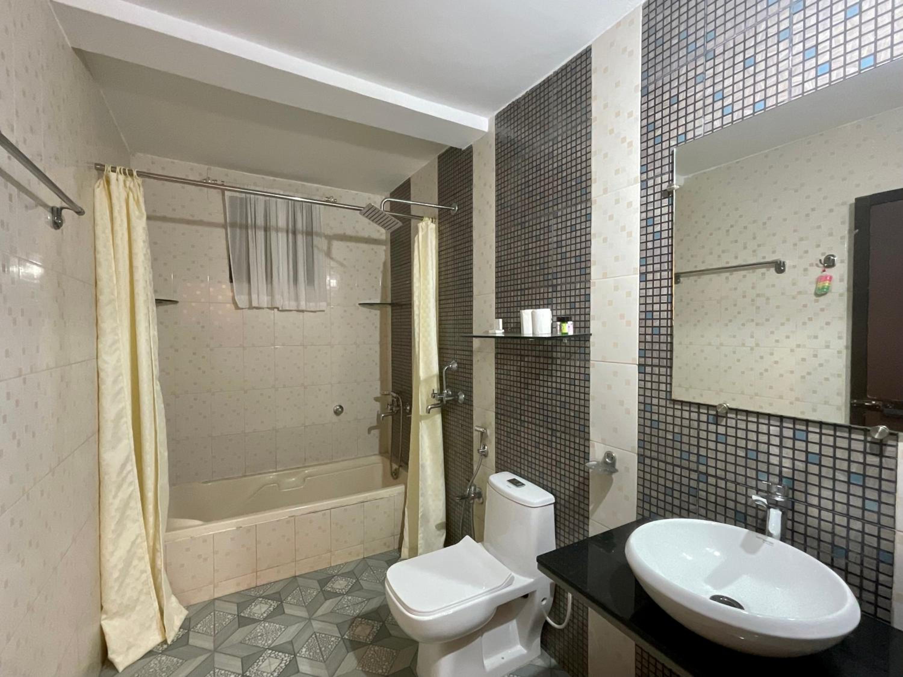 Deluxe Queen Room photo 3