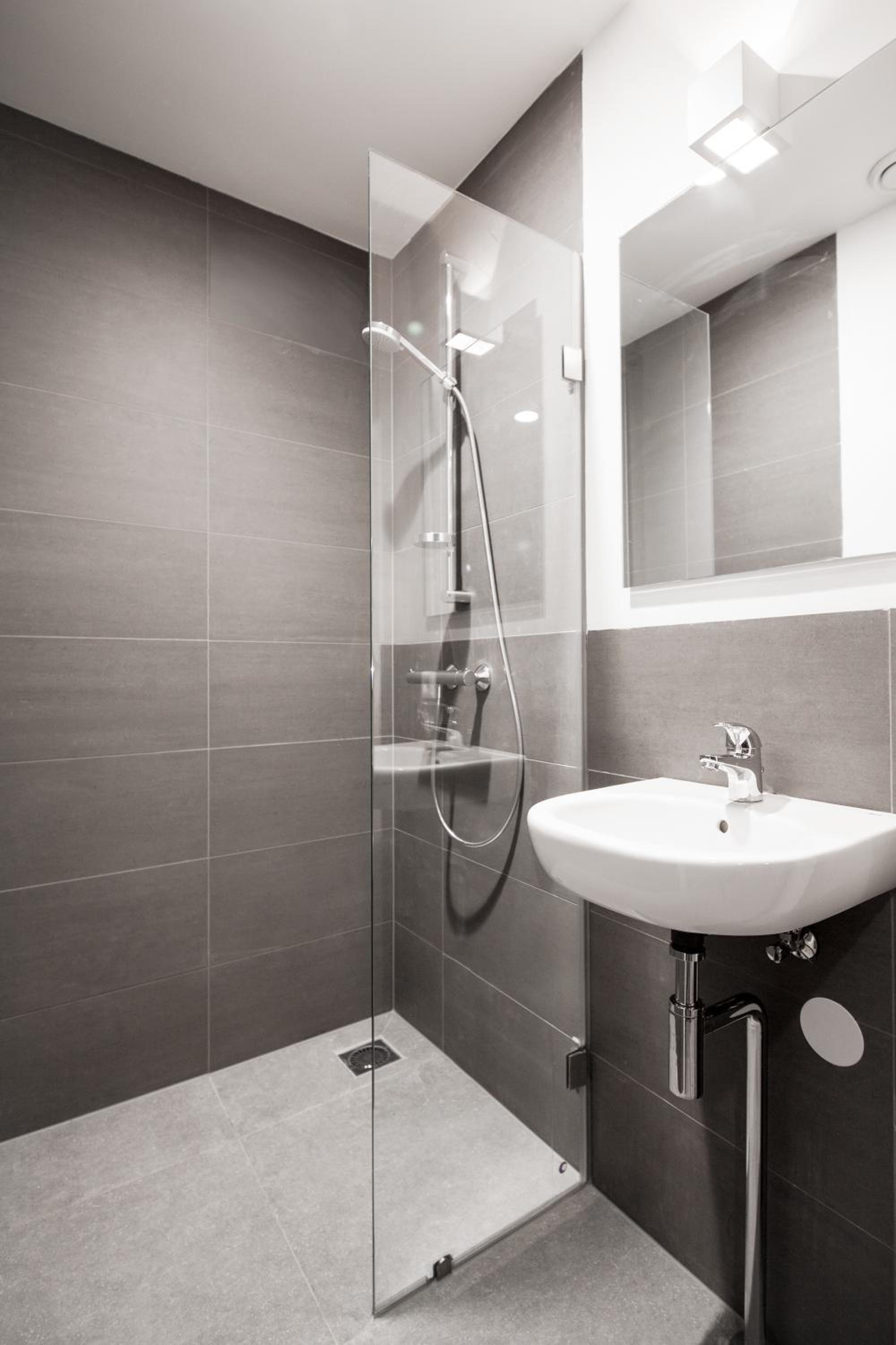 Crisis Free Zone (shared bathroom) photo 2
