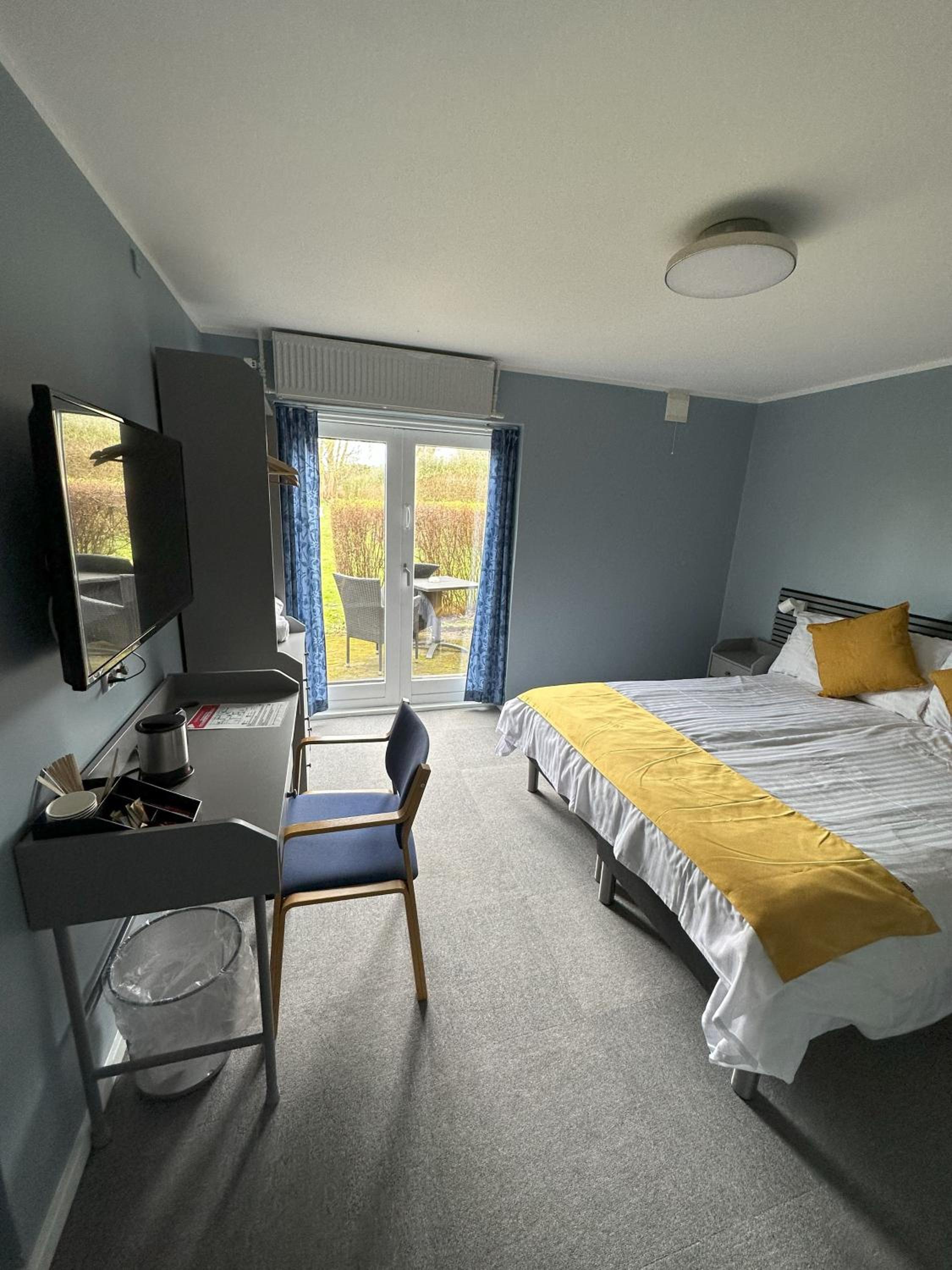 Double Room with Private Bathroom - Photo 2