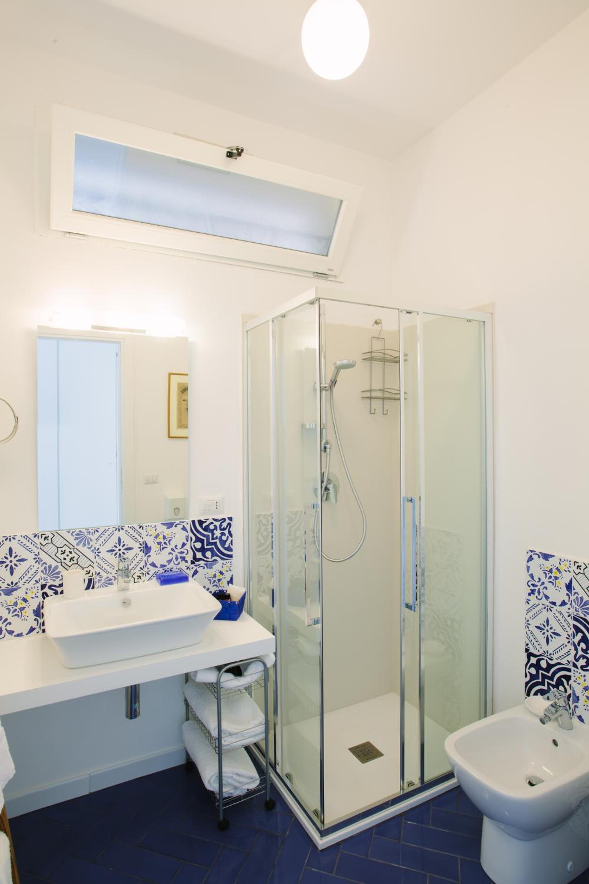 Standard Double or Twin Room with Sea View - Photo 3