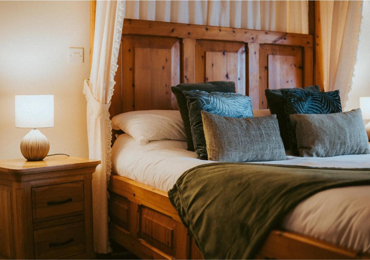 Four Poster Room