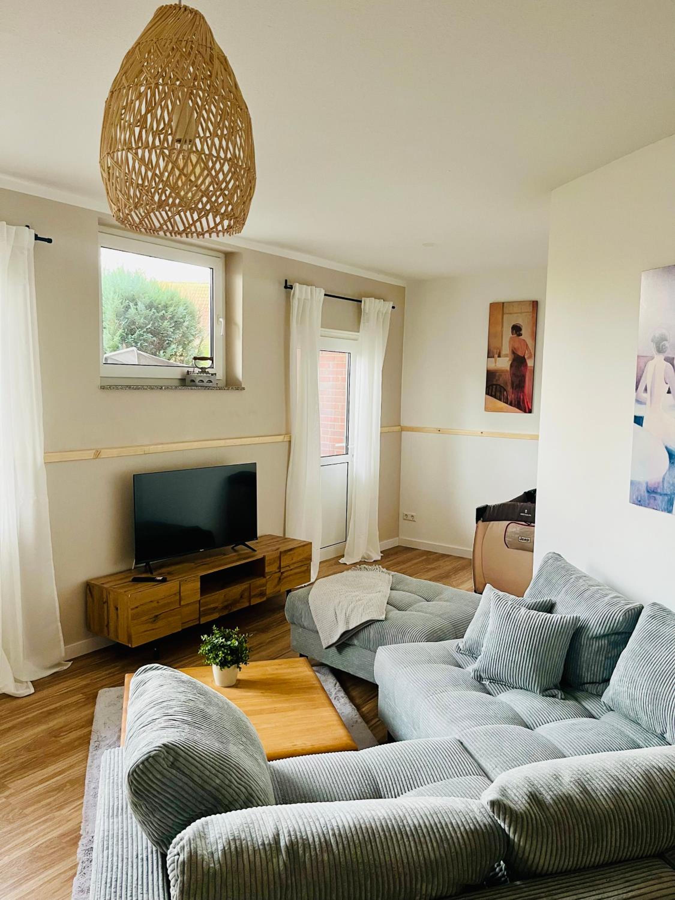 Two-Bedroom Apartment with direct Garden Access photo 3
