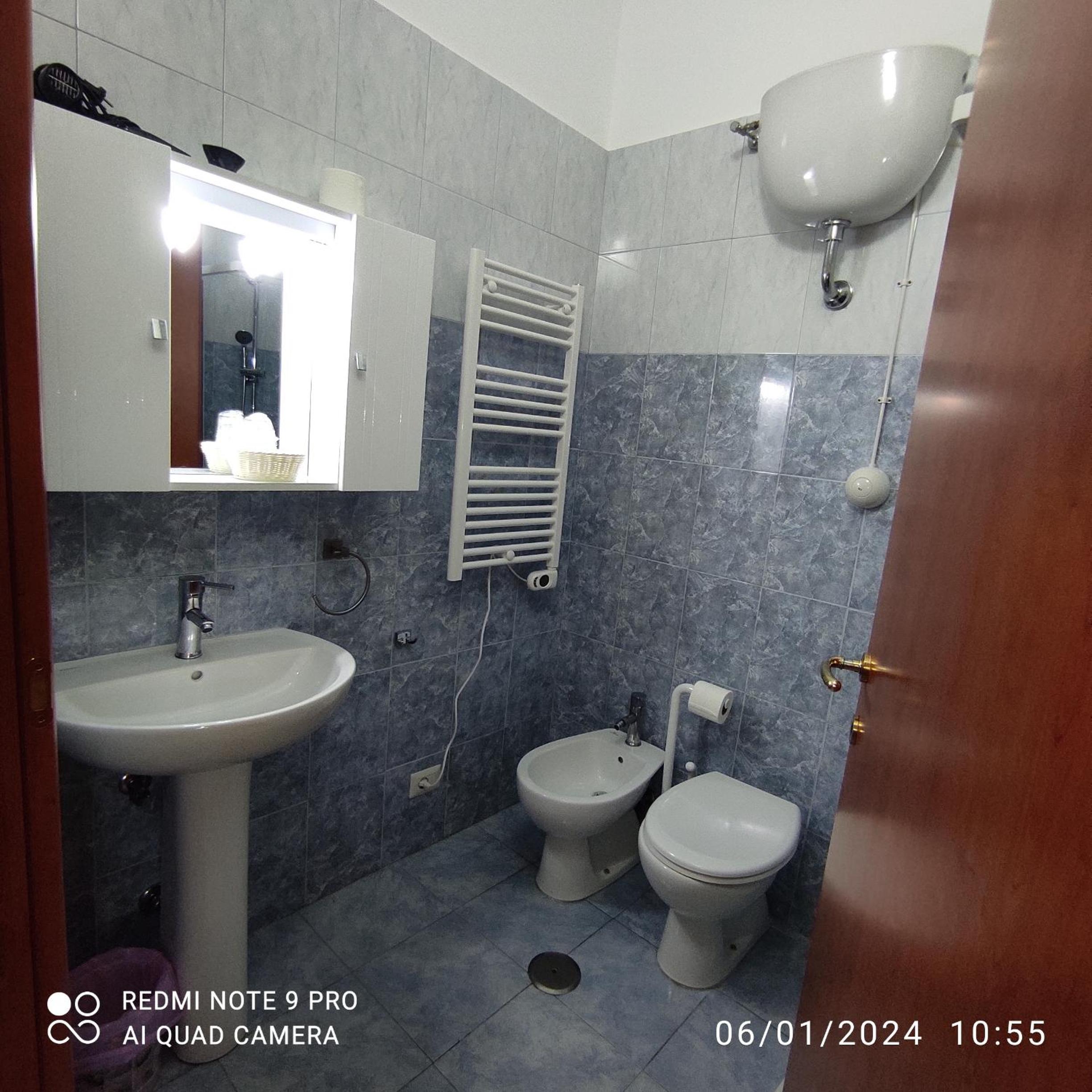 Twin Room with Private Bathroom photo 3