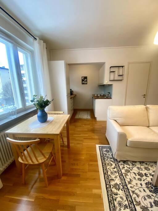 One-Bedroom Apartment photo 2