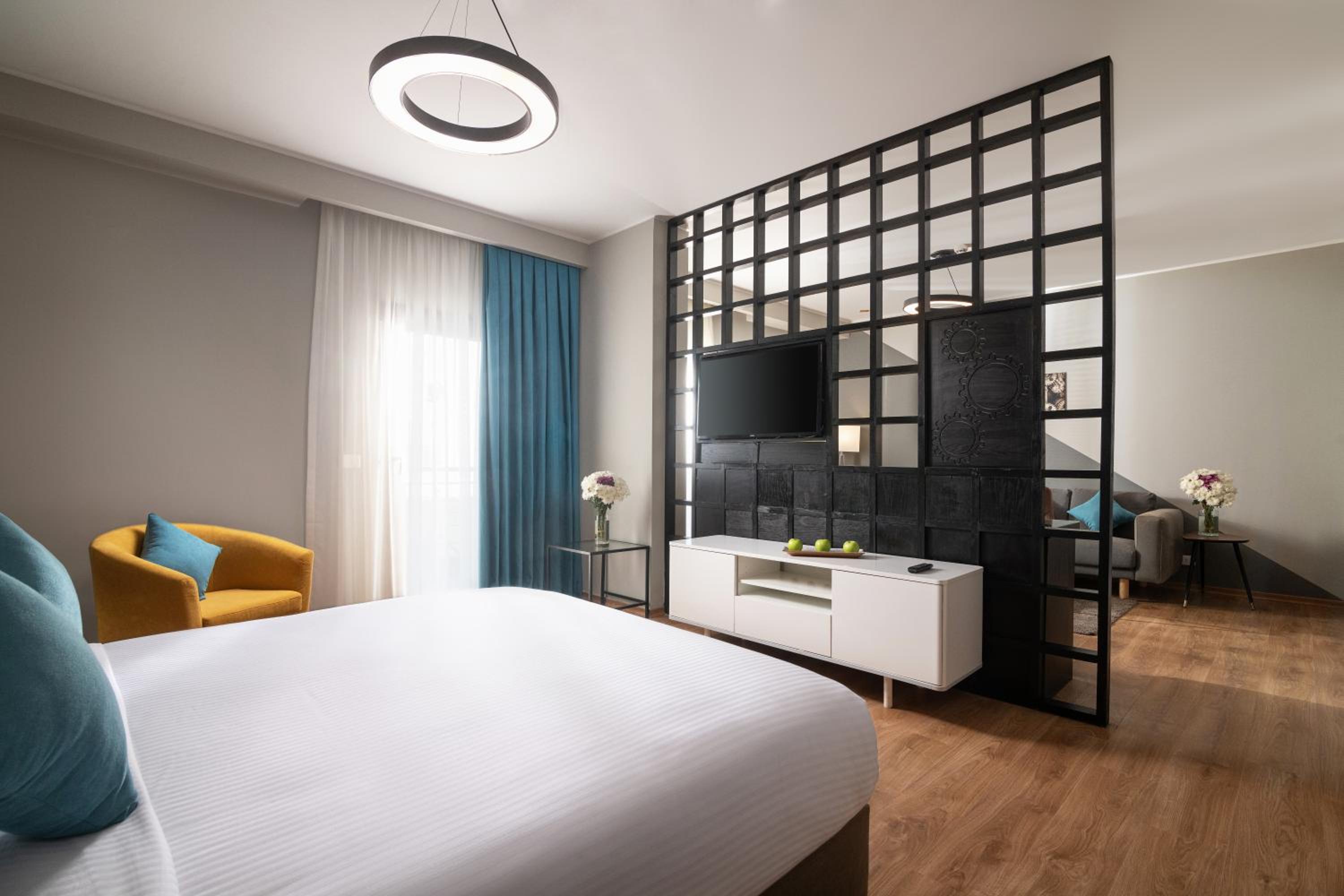 Suite with City View - Photo 5