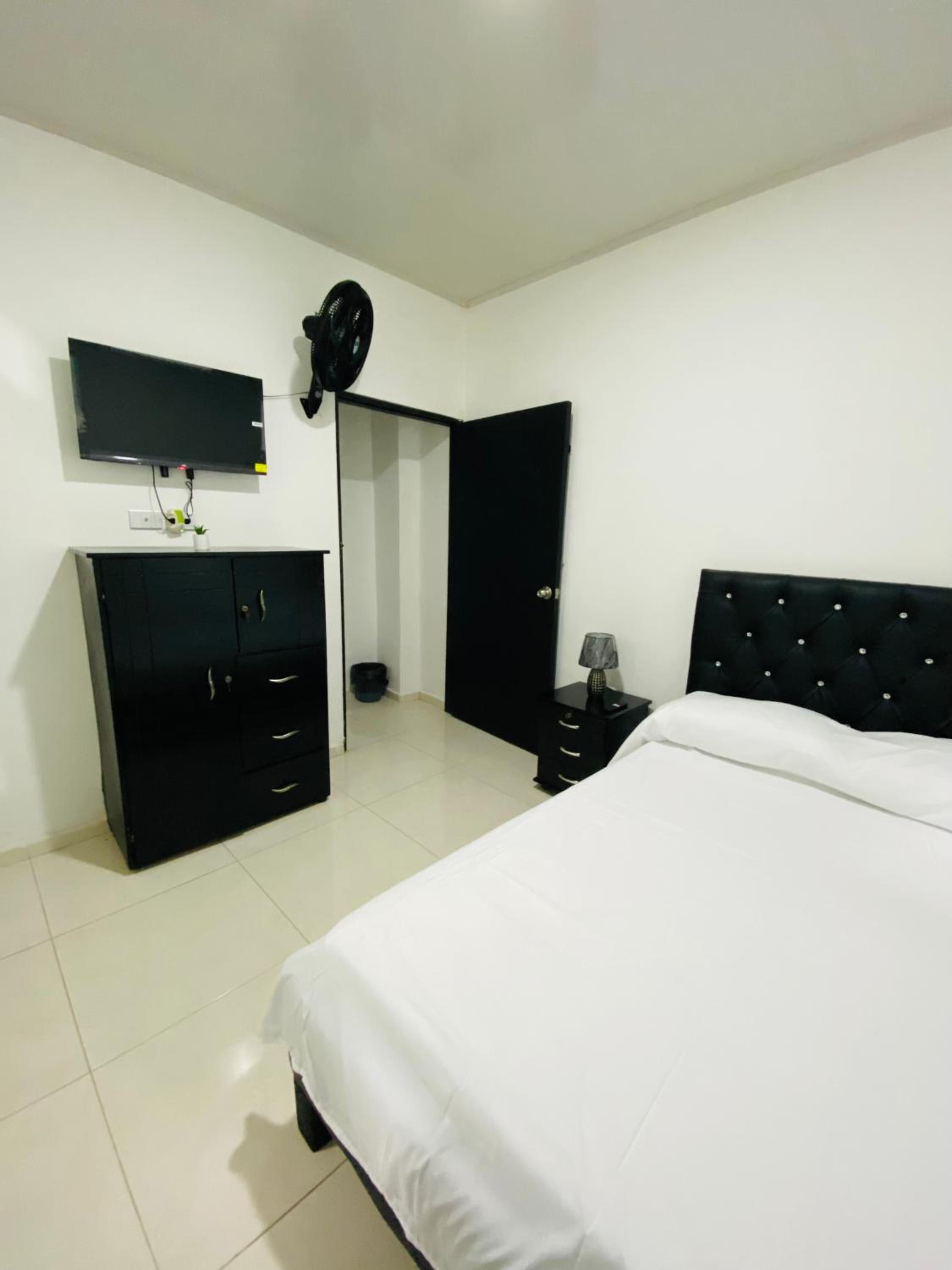 Single Room with Private Bathroom photo 1