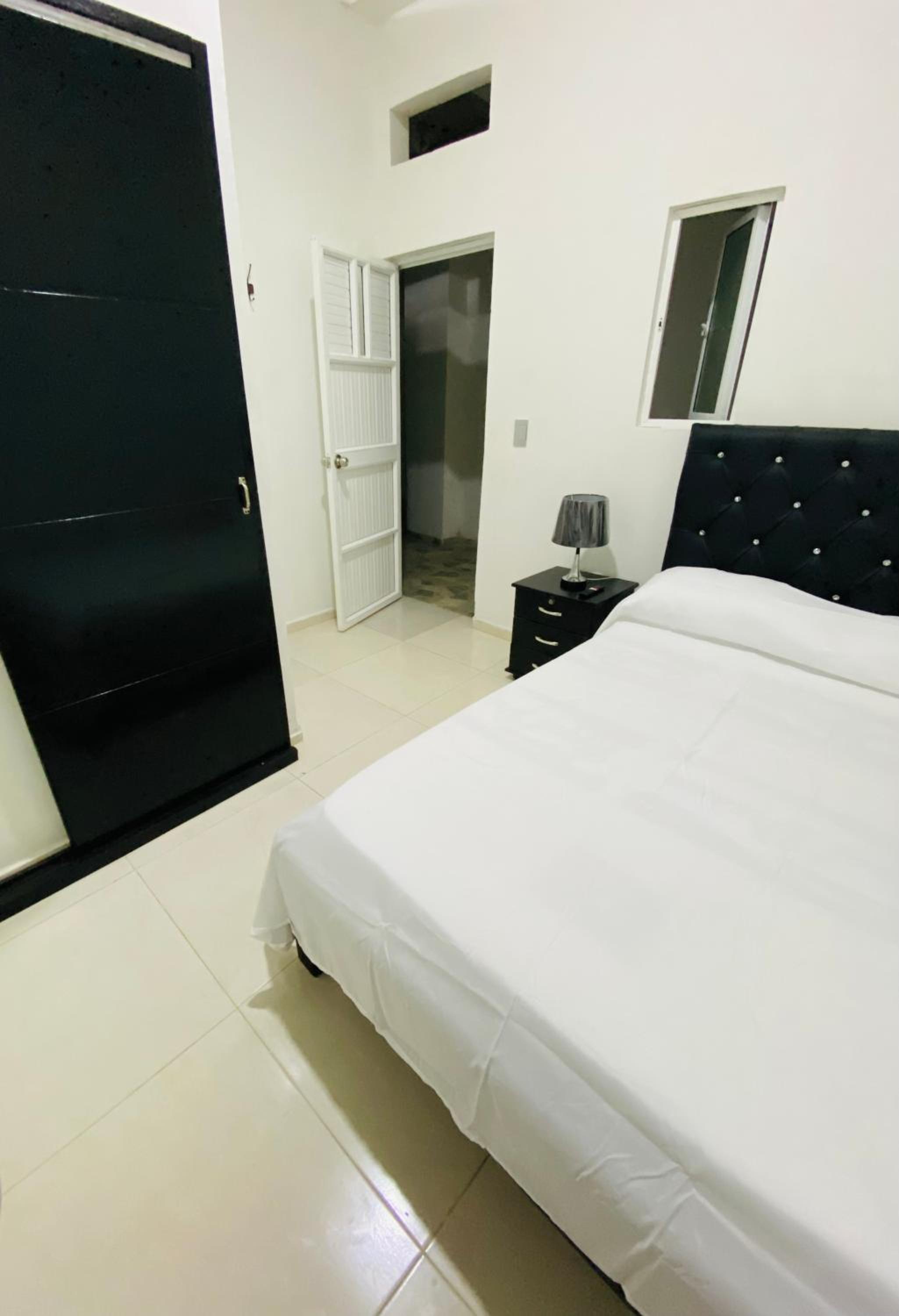 Single Room with Private Bathroom photo 2