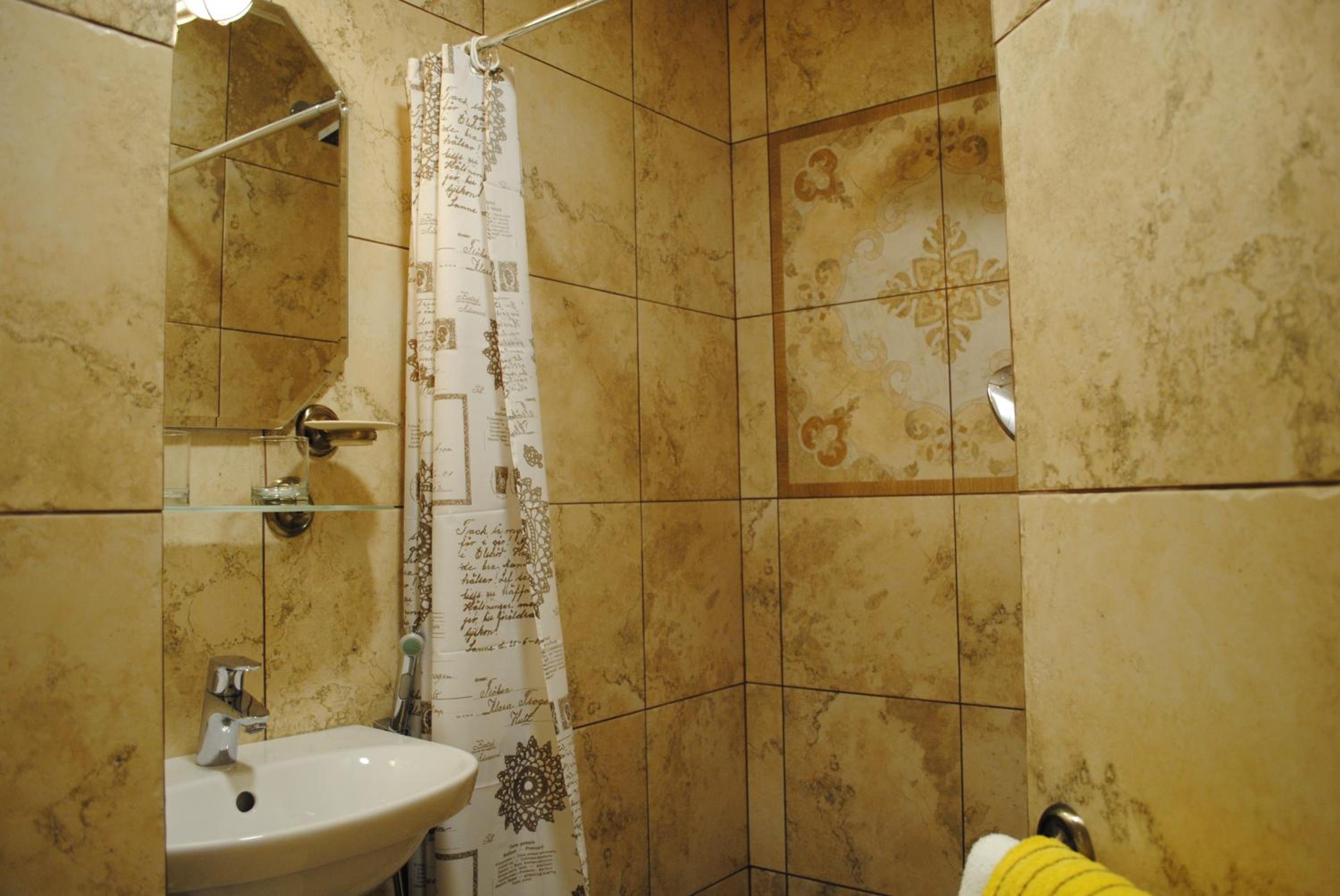 Double or Twin Room - Photo 7