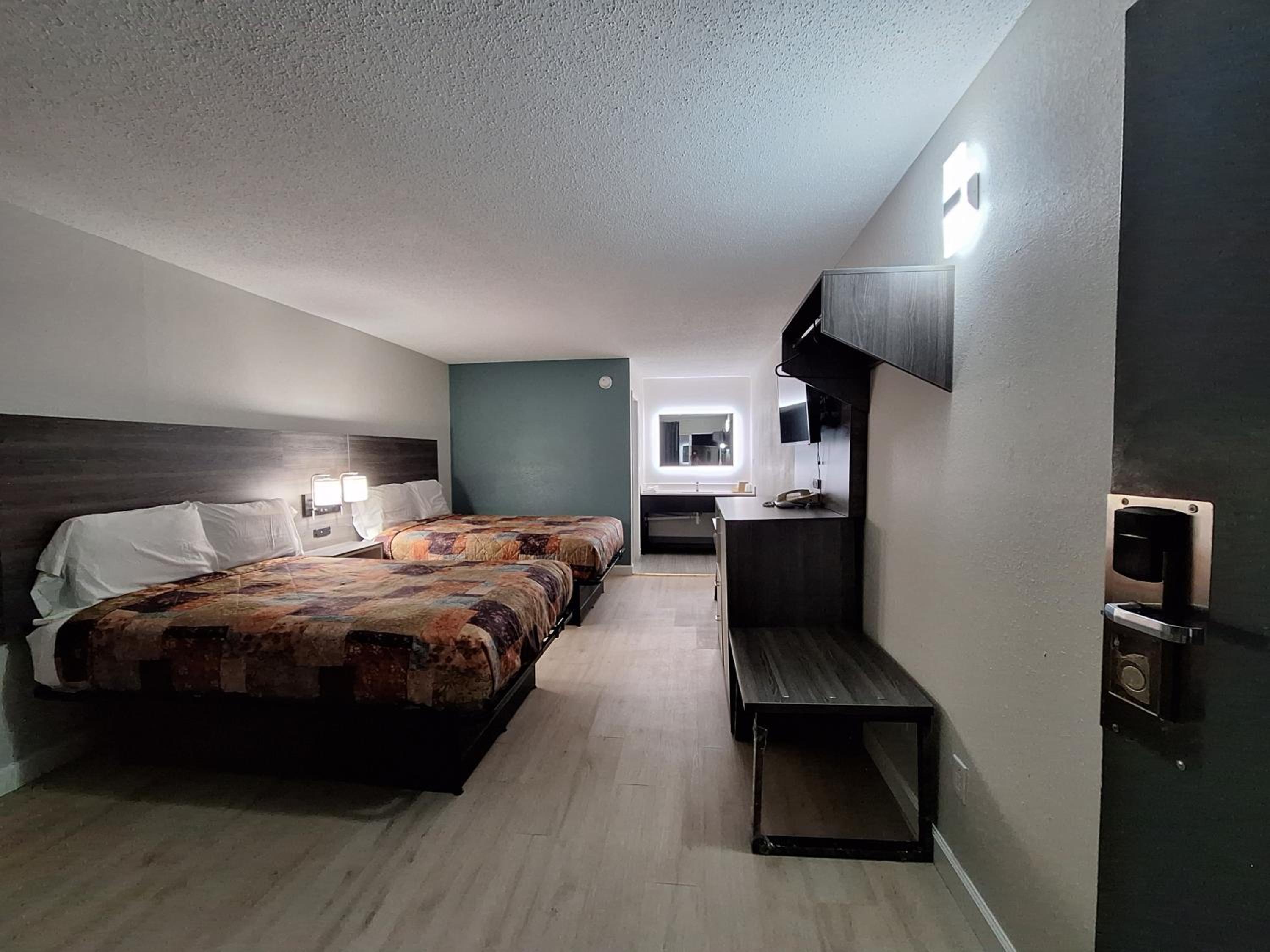 Double Room with Two Double Beds - Non-Smoking photo 2