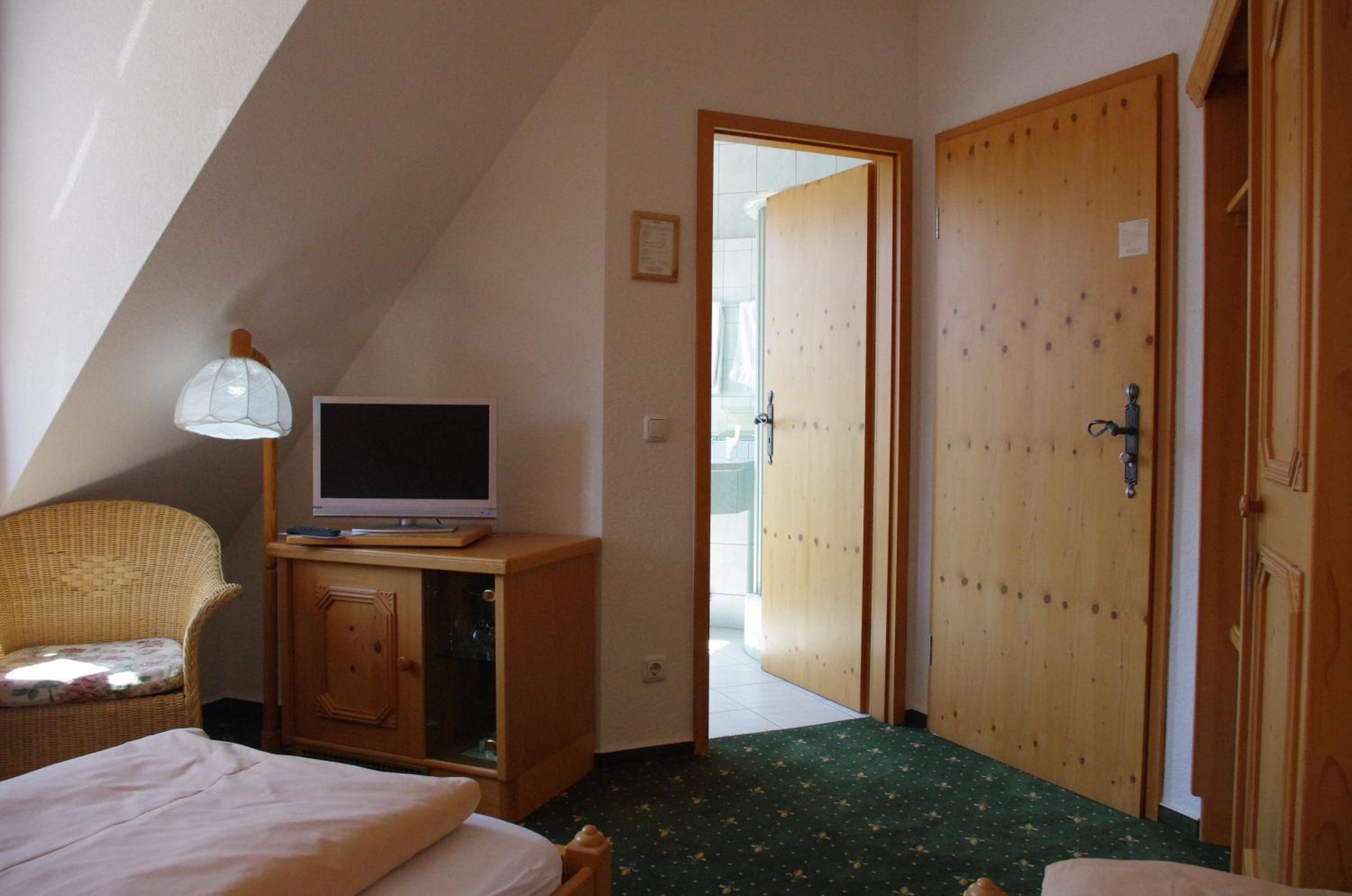 Double Room - Photo 7