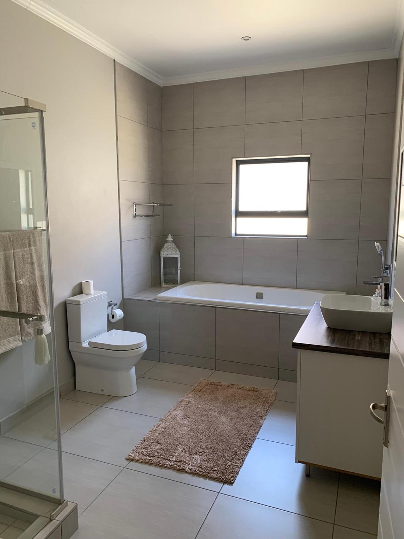 Three-Bedroom House photo 2