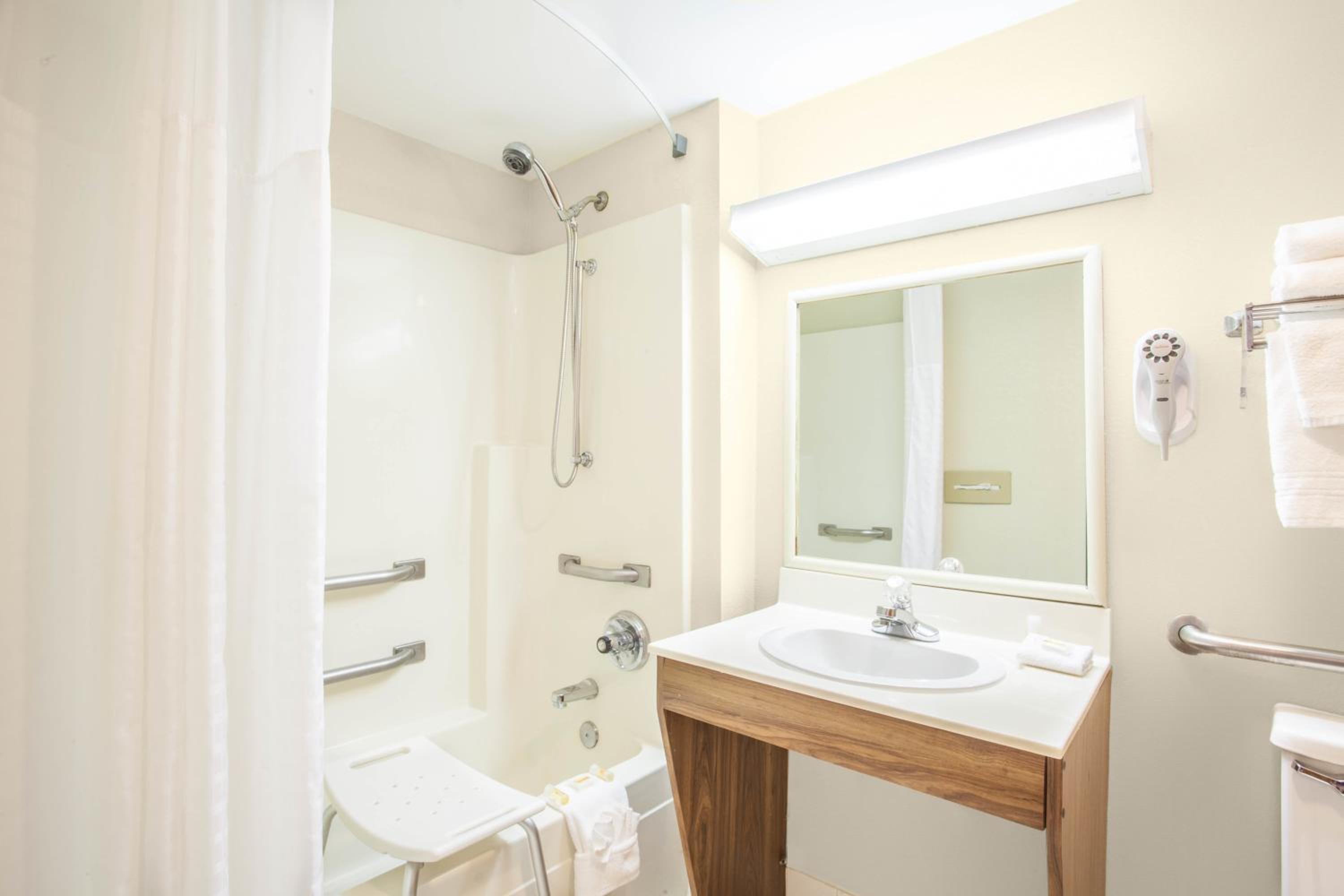 Queen Room - Disability Access/Non-Smoking - Photo 2