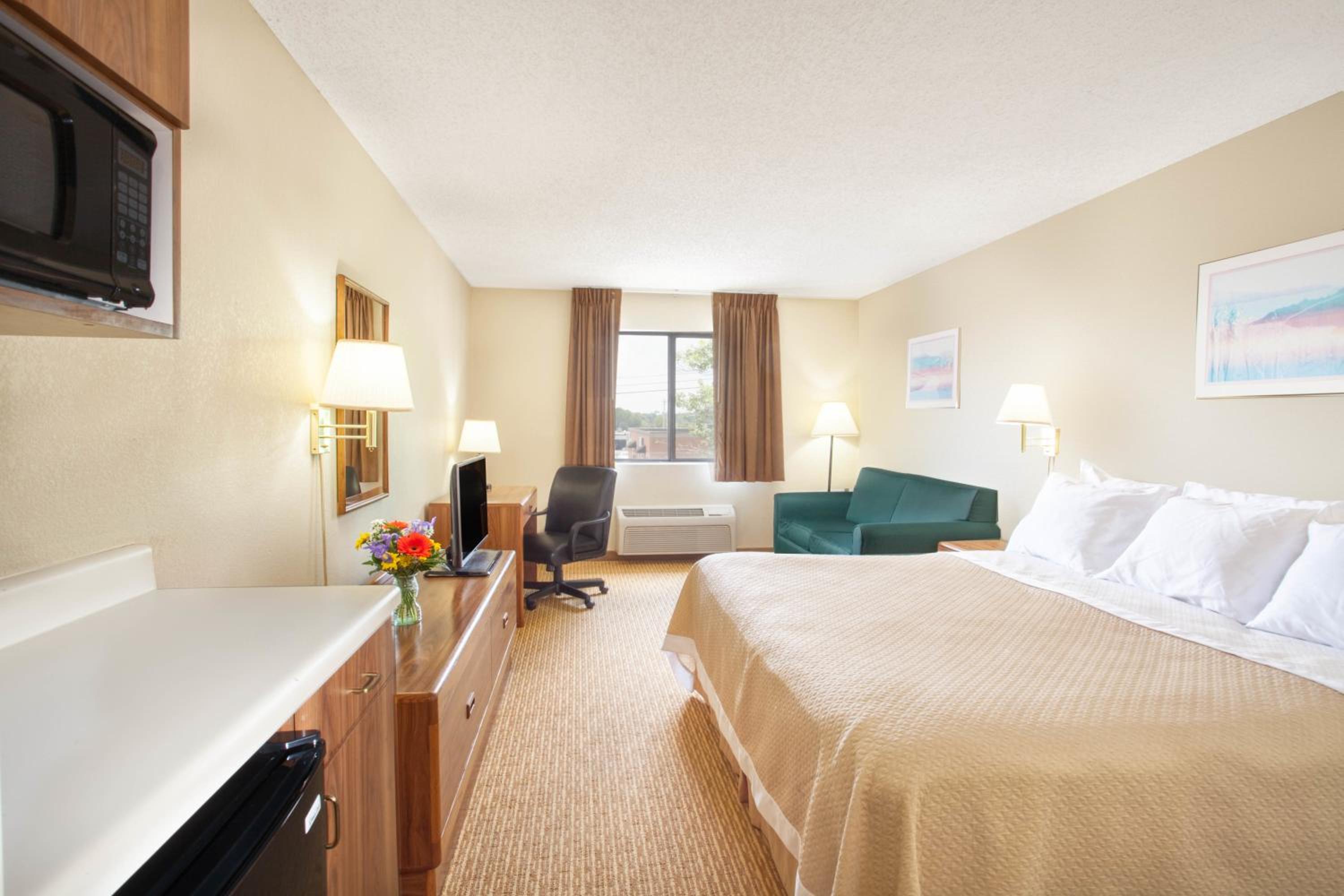 Business King Room - Non-Smoking - Photo 9