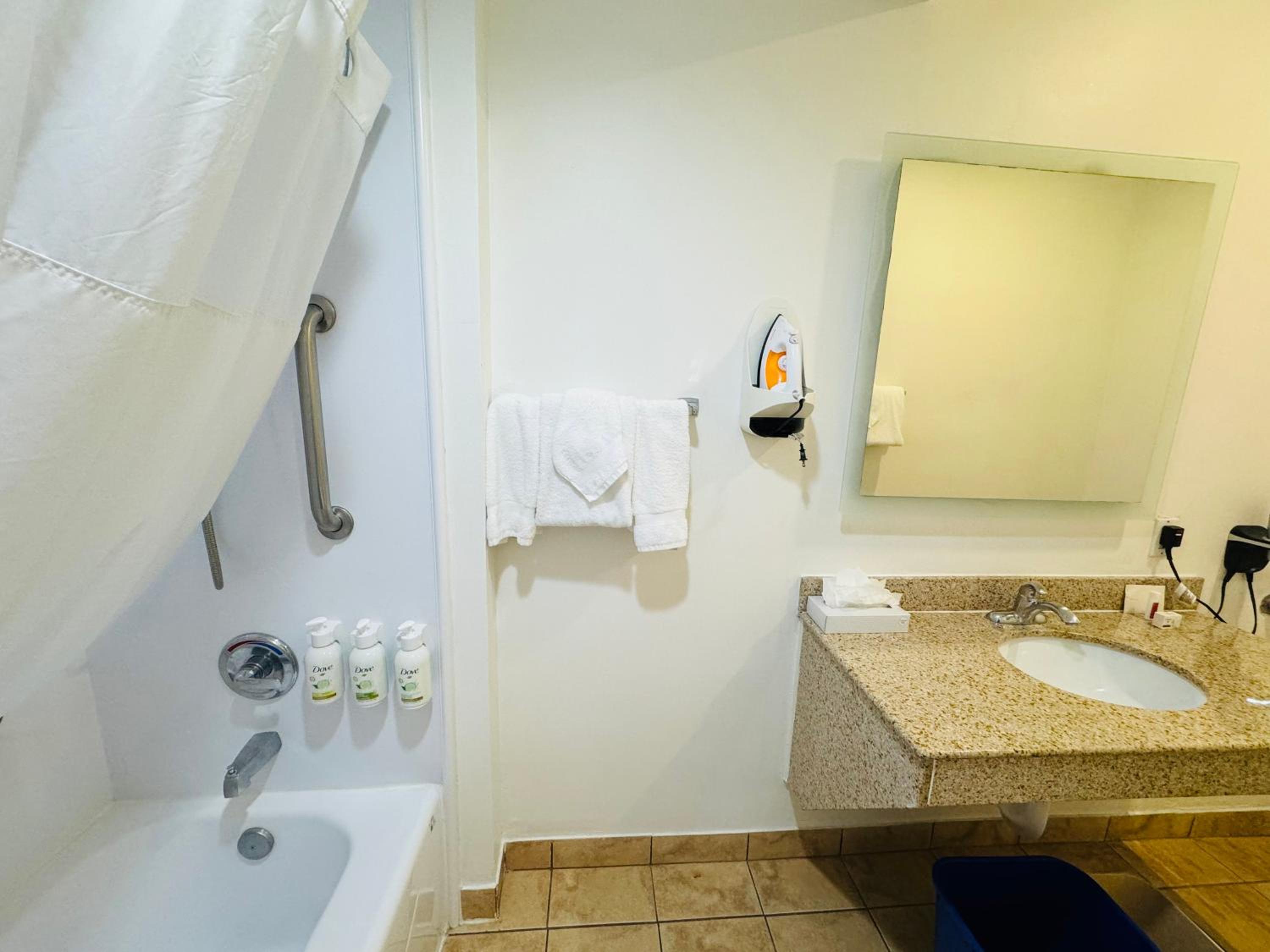 Queen Suite with Two Queen Beds - Disability Access/Non-Smoking photo 3