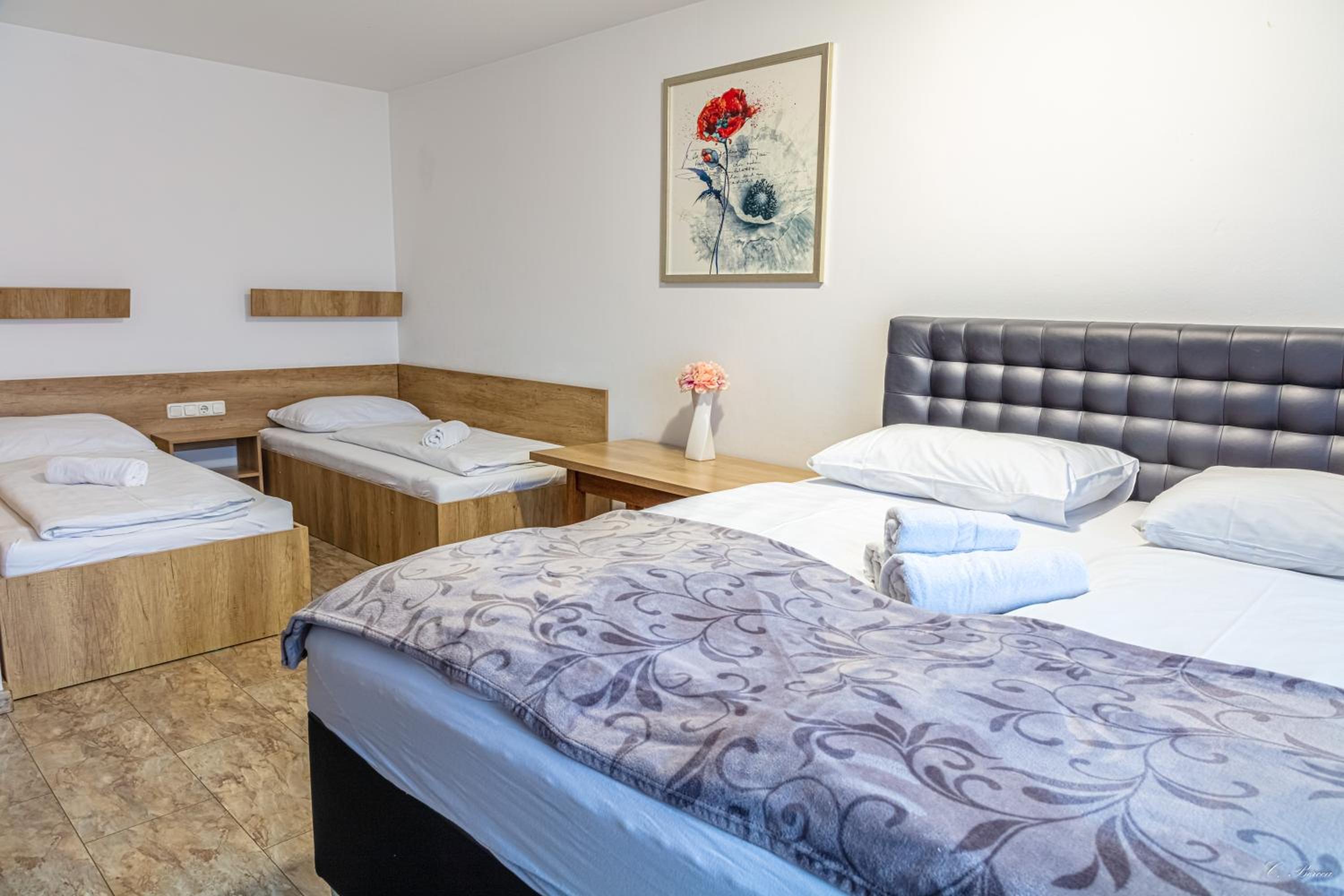 Studio Apartment 4 bed room with Balcony