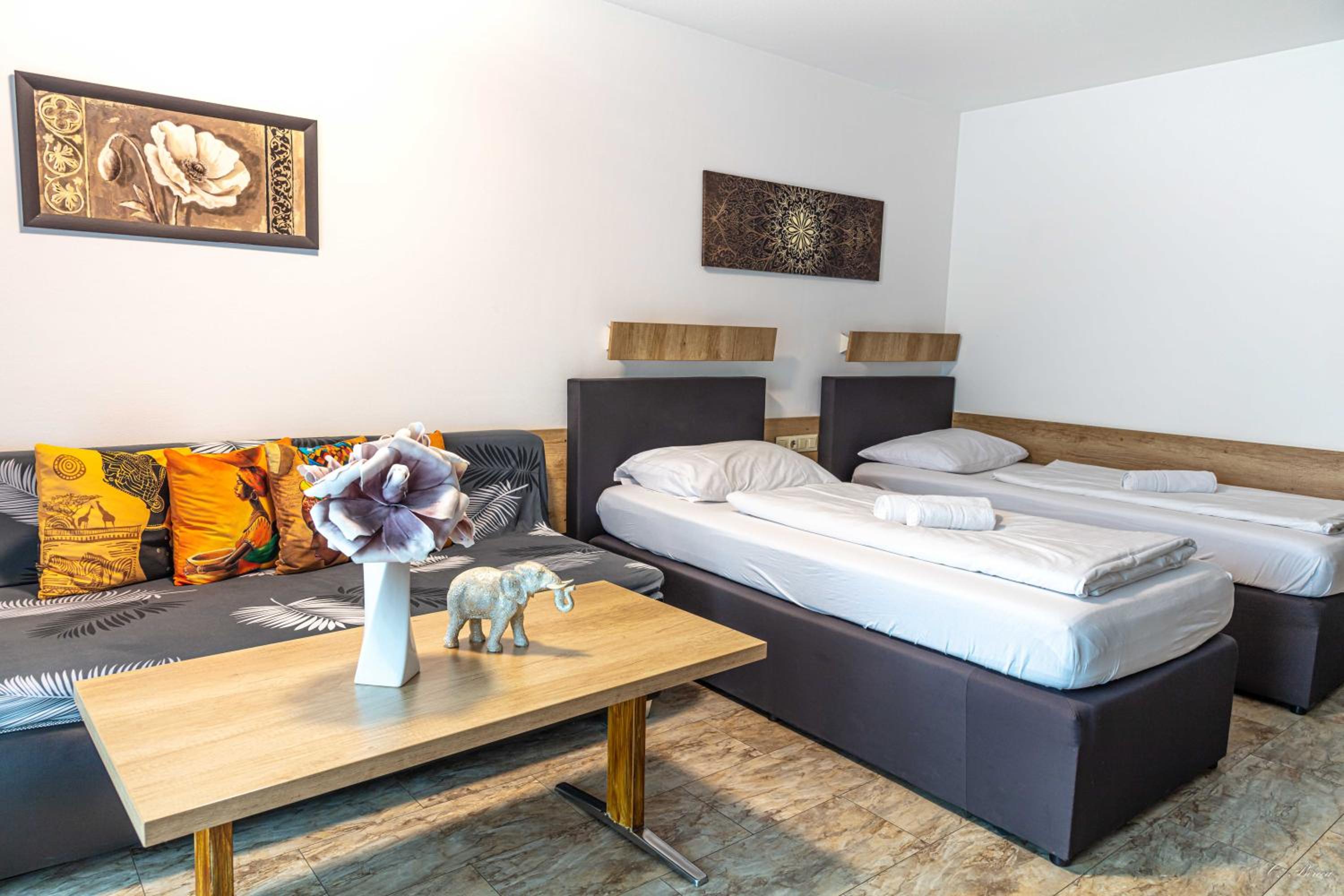 Studio Apartment Twin Room with Balcony