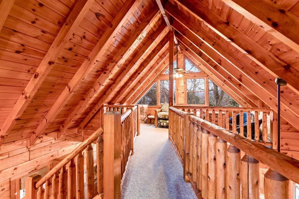 Five-Bedroom House photo 2