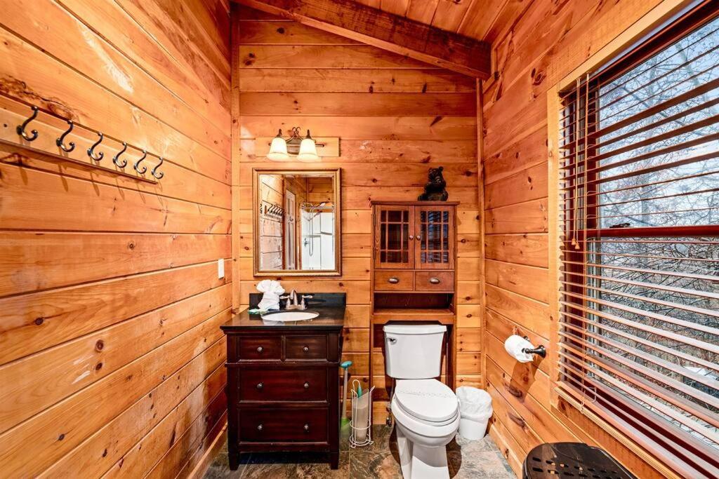 Five-Bedroom House photo 3