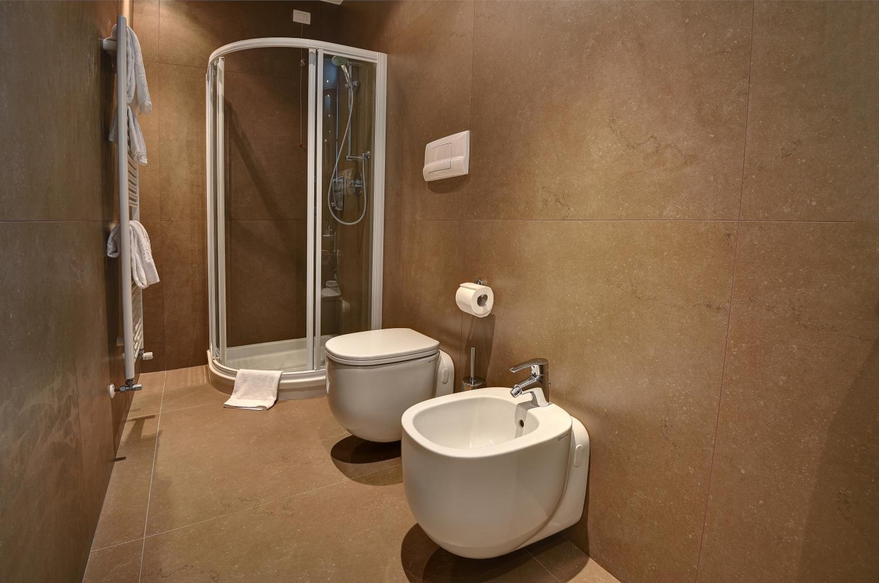 Double Room with Partial Sea View - Photo 2
