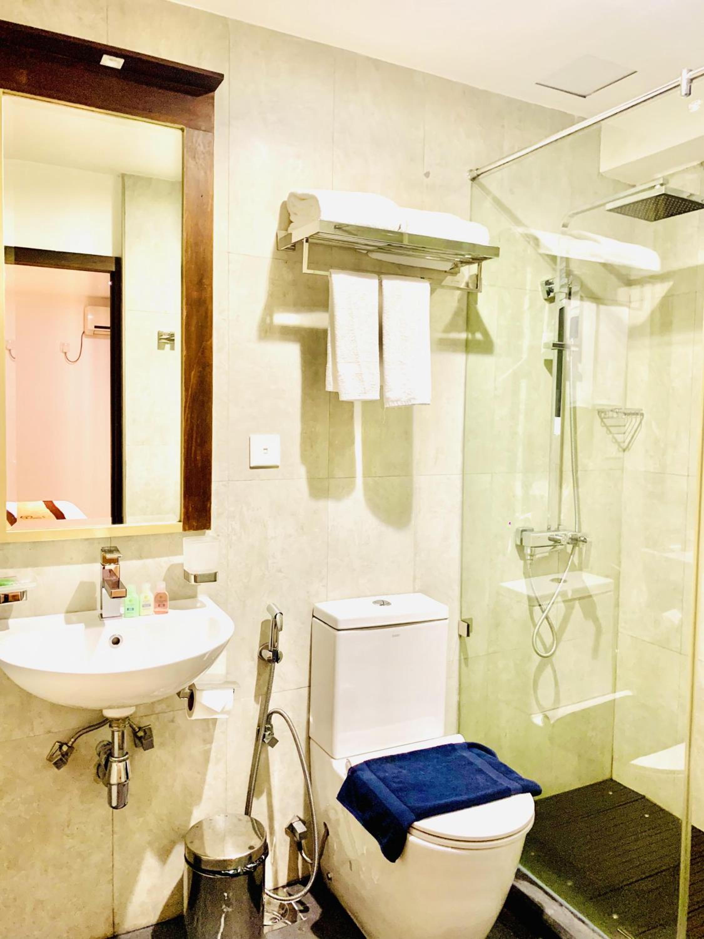 Standard Double Room - Photo 8