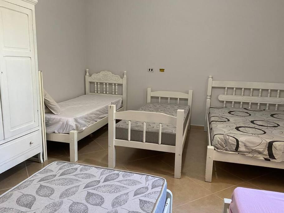 Five-Bedroom House photo 1