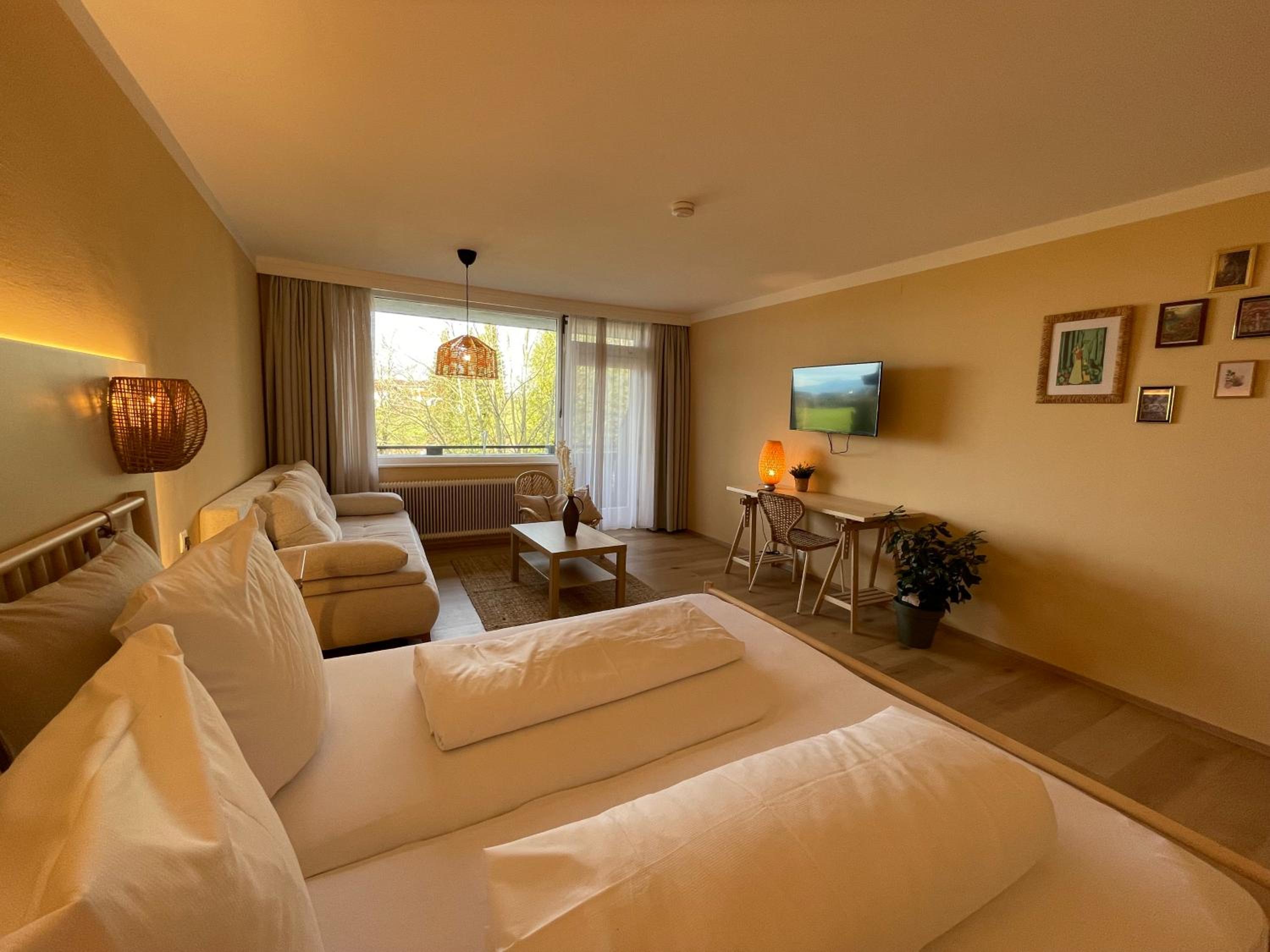 Double Room with Balcony and Mountain View photo 2