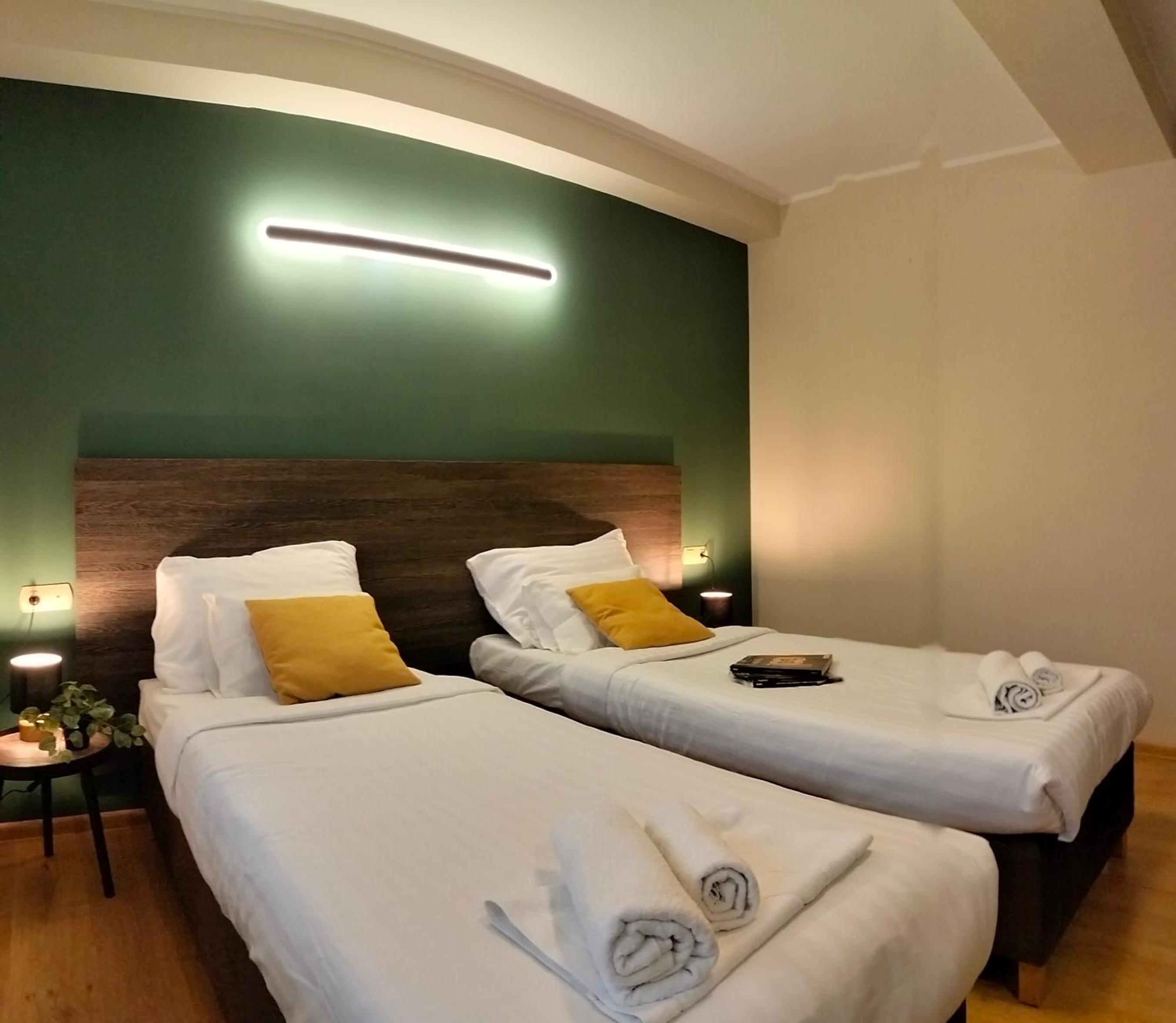 Standard Twin Room - Photo 2