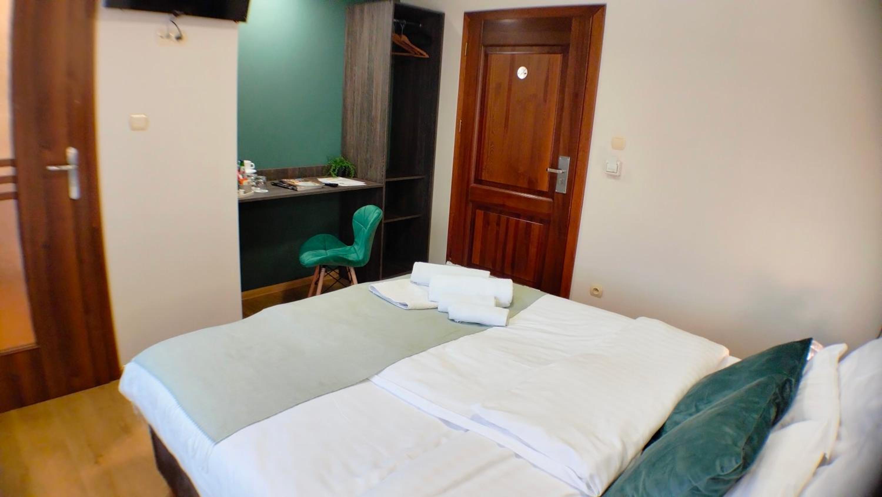 Standard Twin Room - Photo 3
