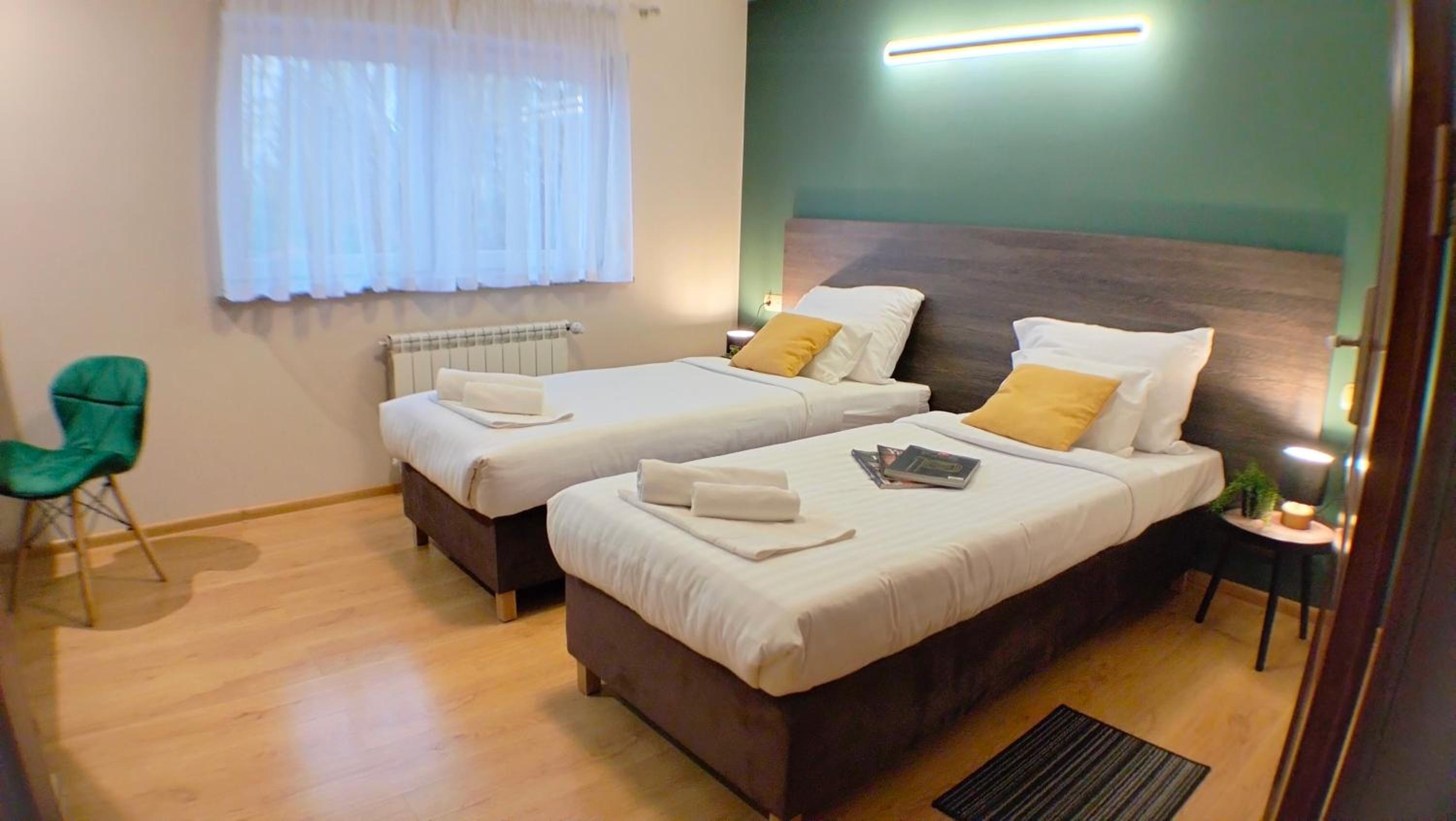 Standard Twin Room - Photo 7