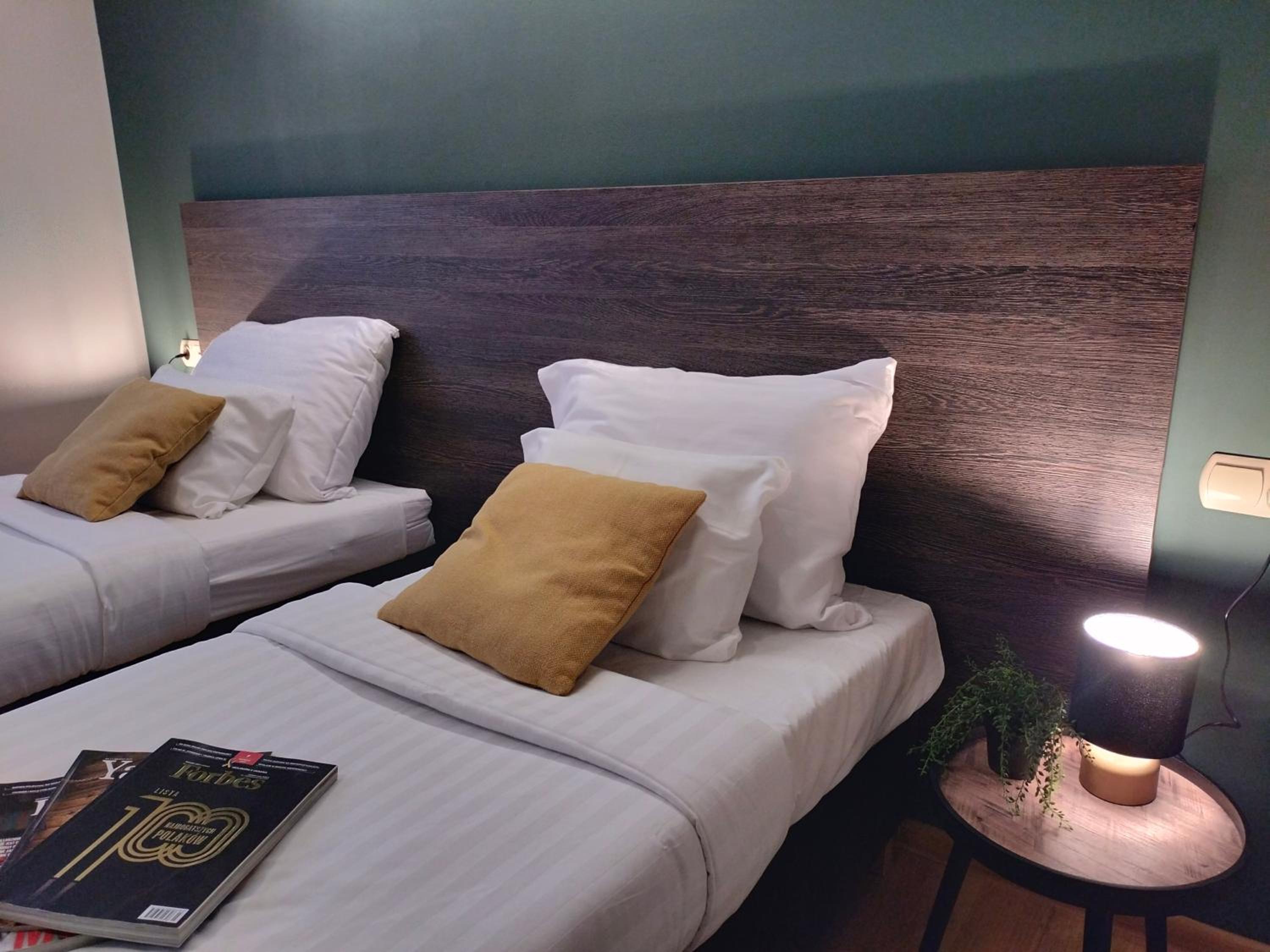 Standard Twin Room - Photo 14