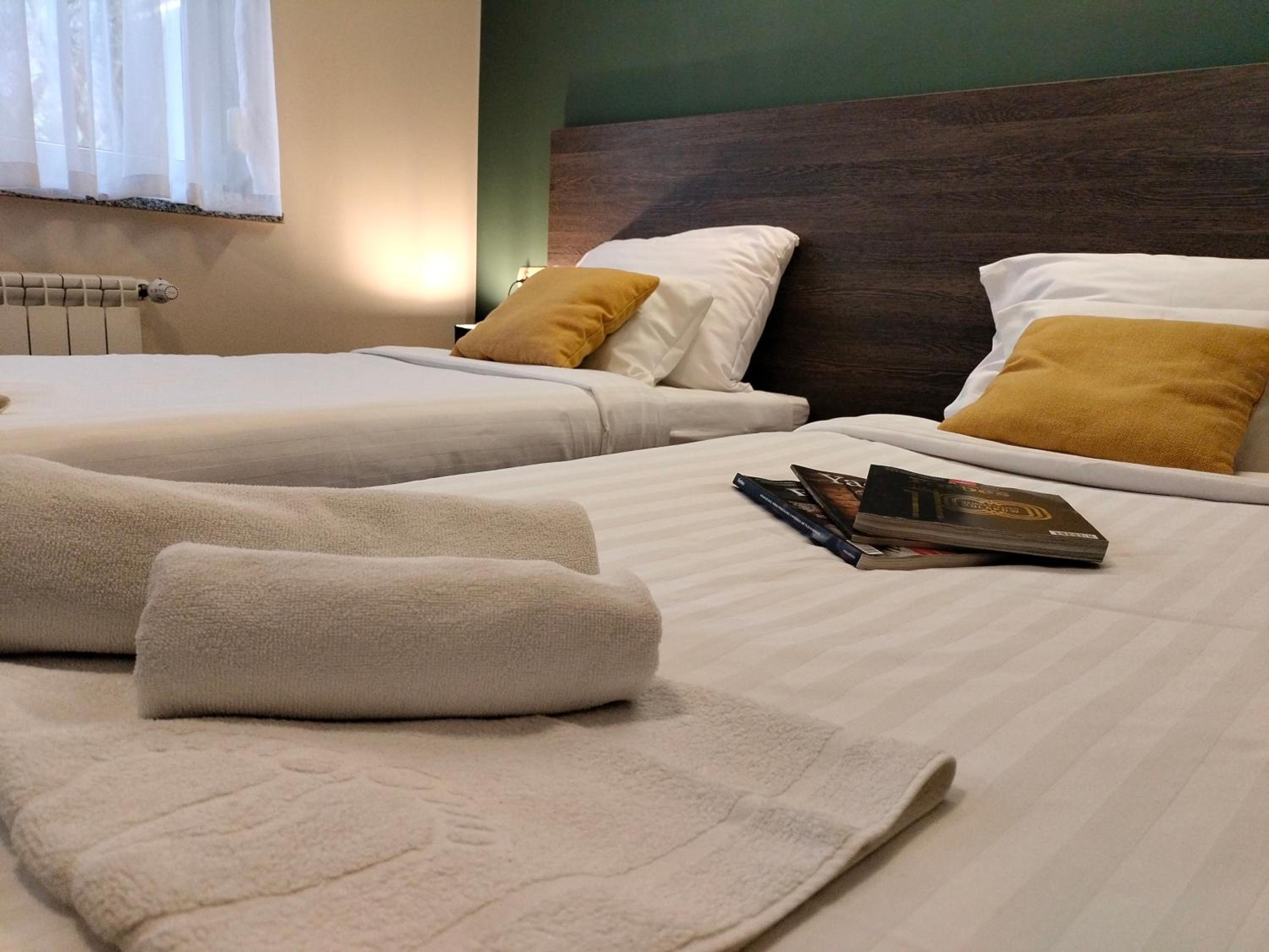 Standard Twin Room - Photo 11