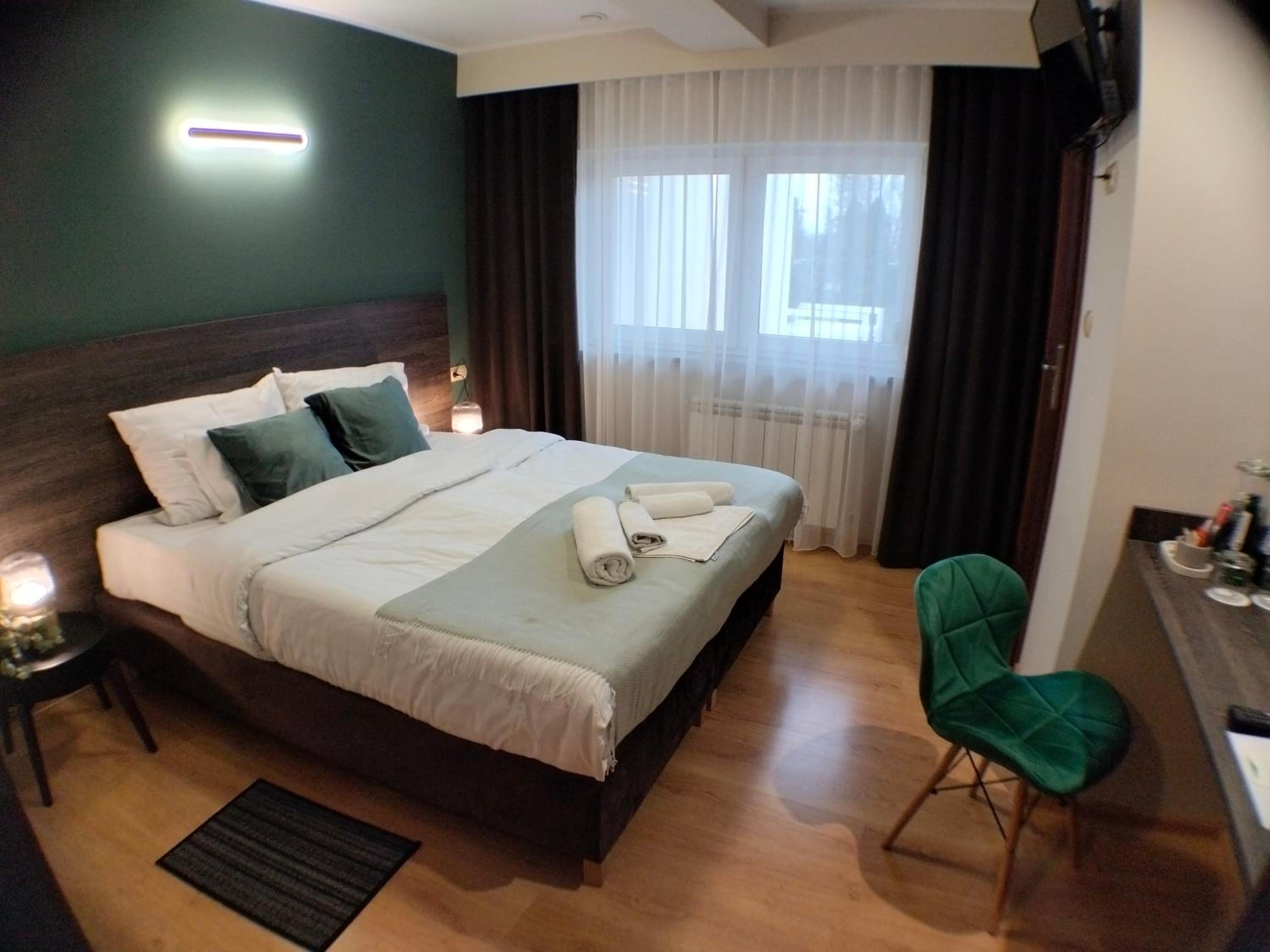 Standard Twin Room - Photo 13