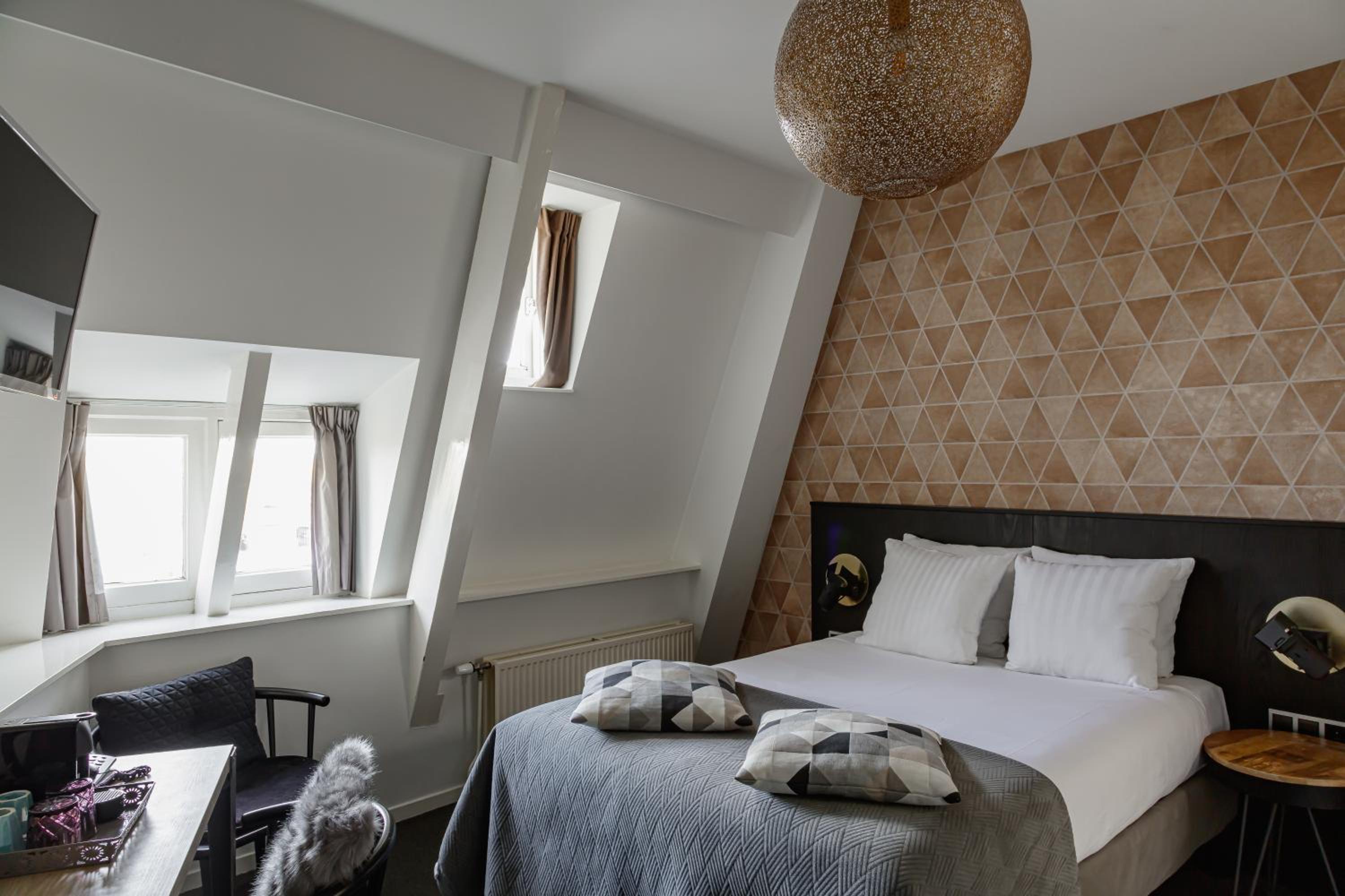Small Double Room - Canal View photo 3