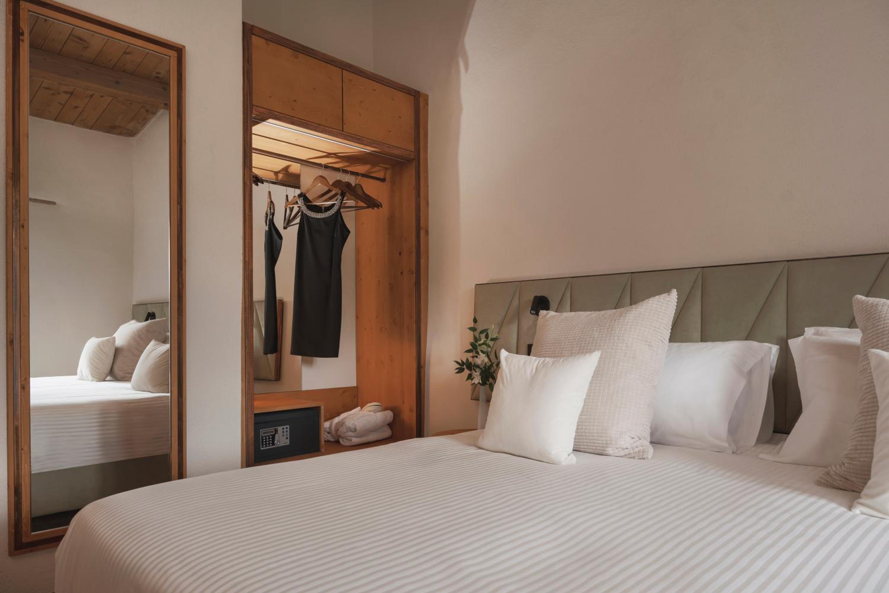 Superior Double or Twin Room - Photo 13