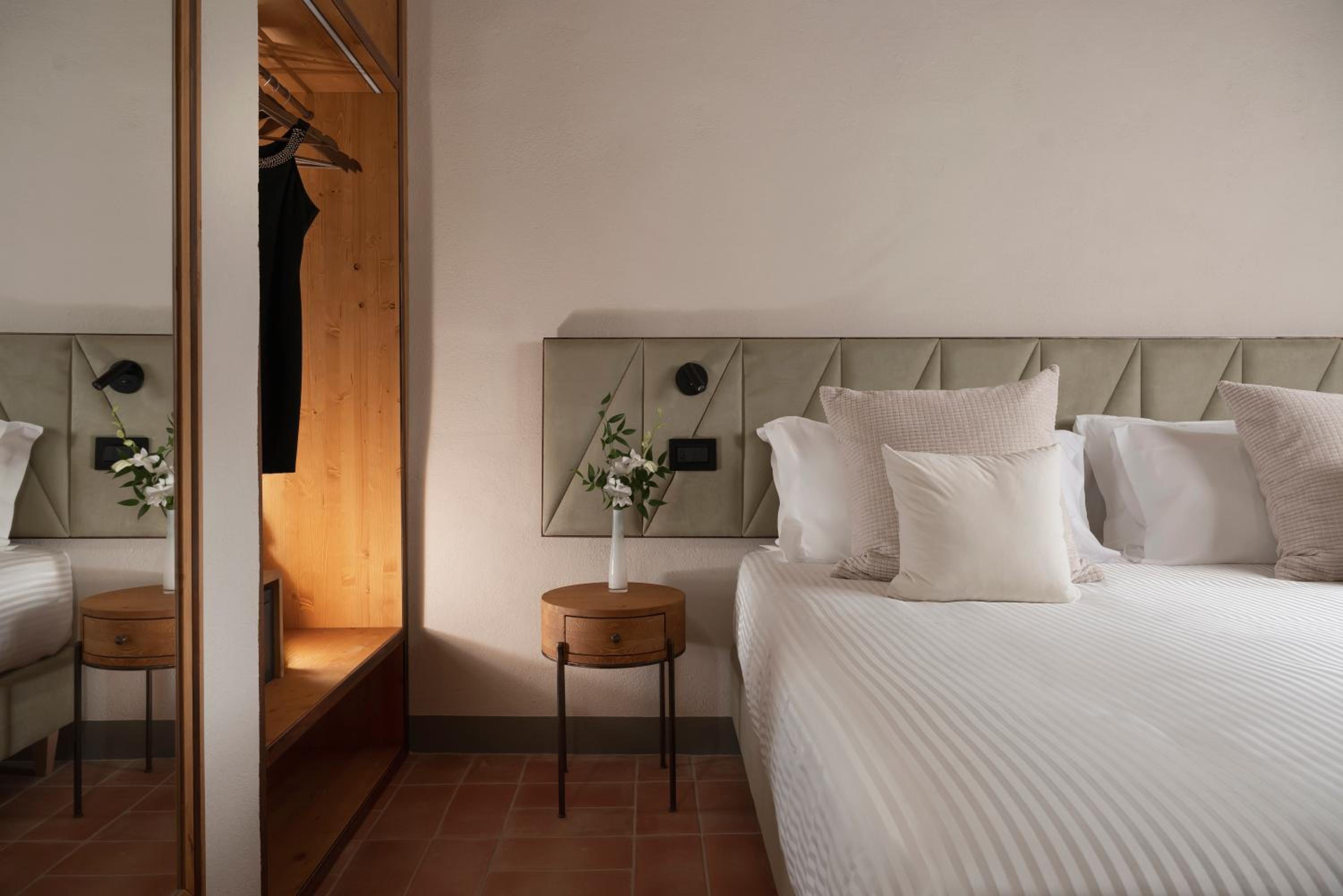 Superior Double or Twin Room - Photo 16
