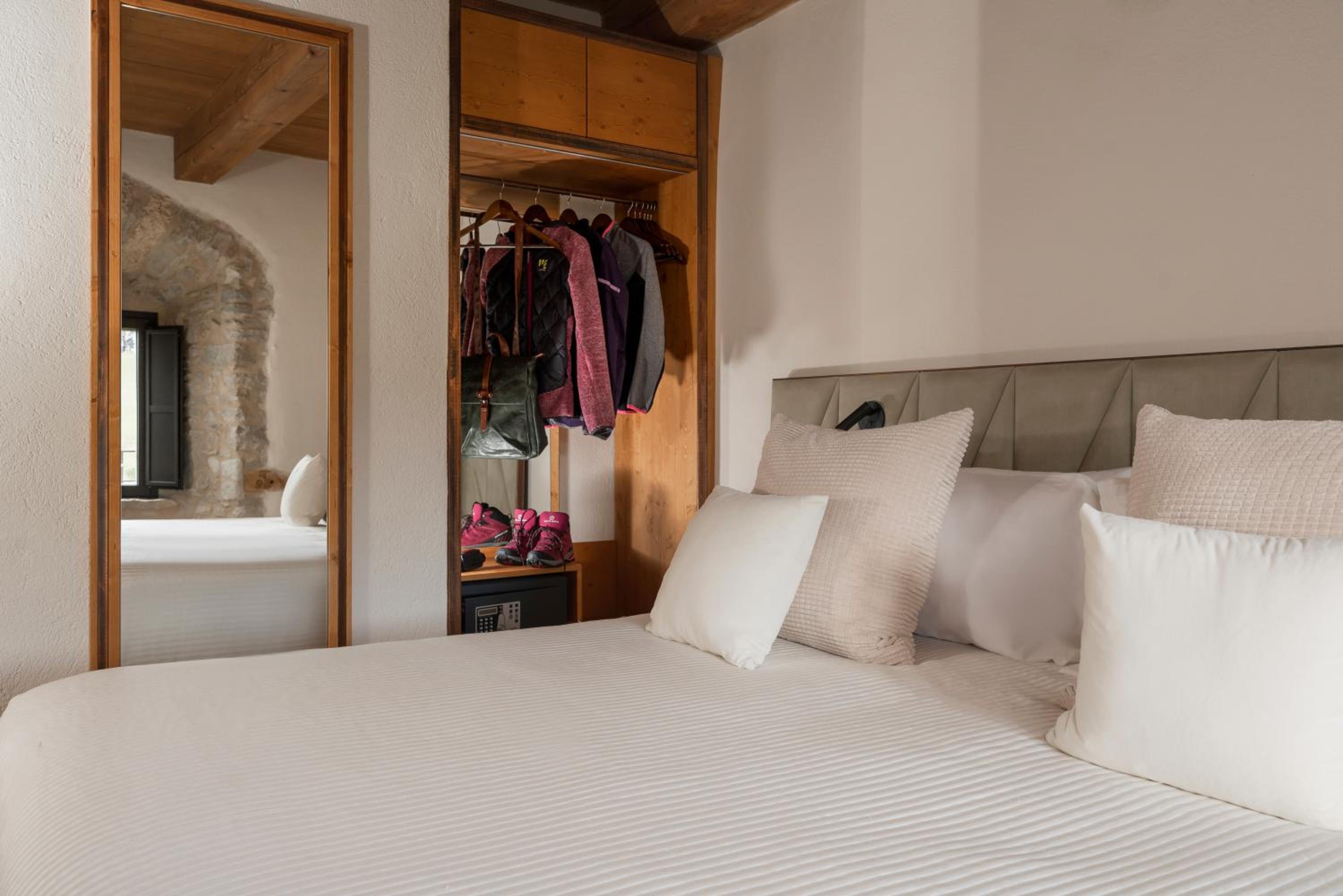 Superior Double or Twin Room - Photo 14