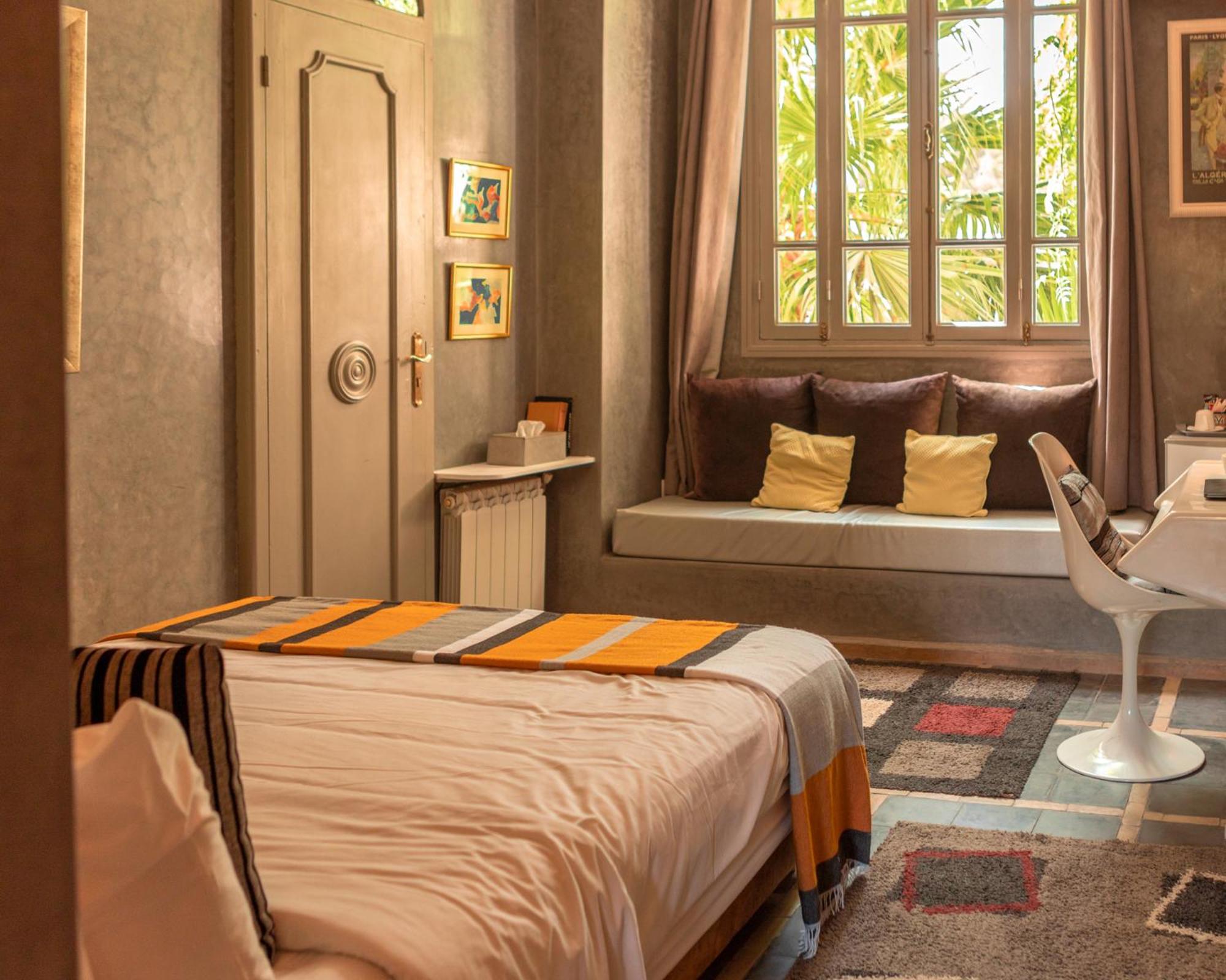 Room 3 - Photo 8