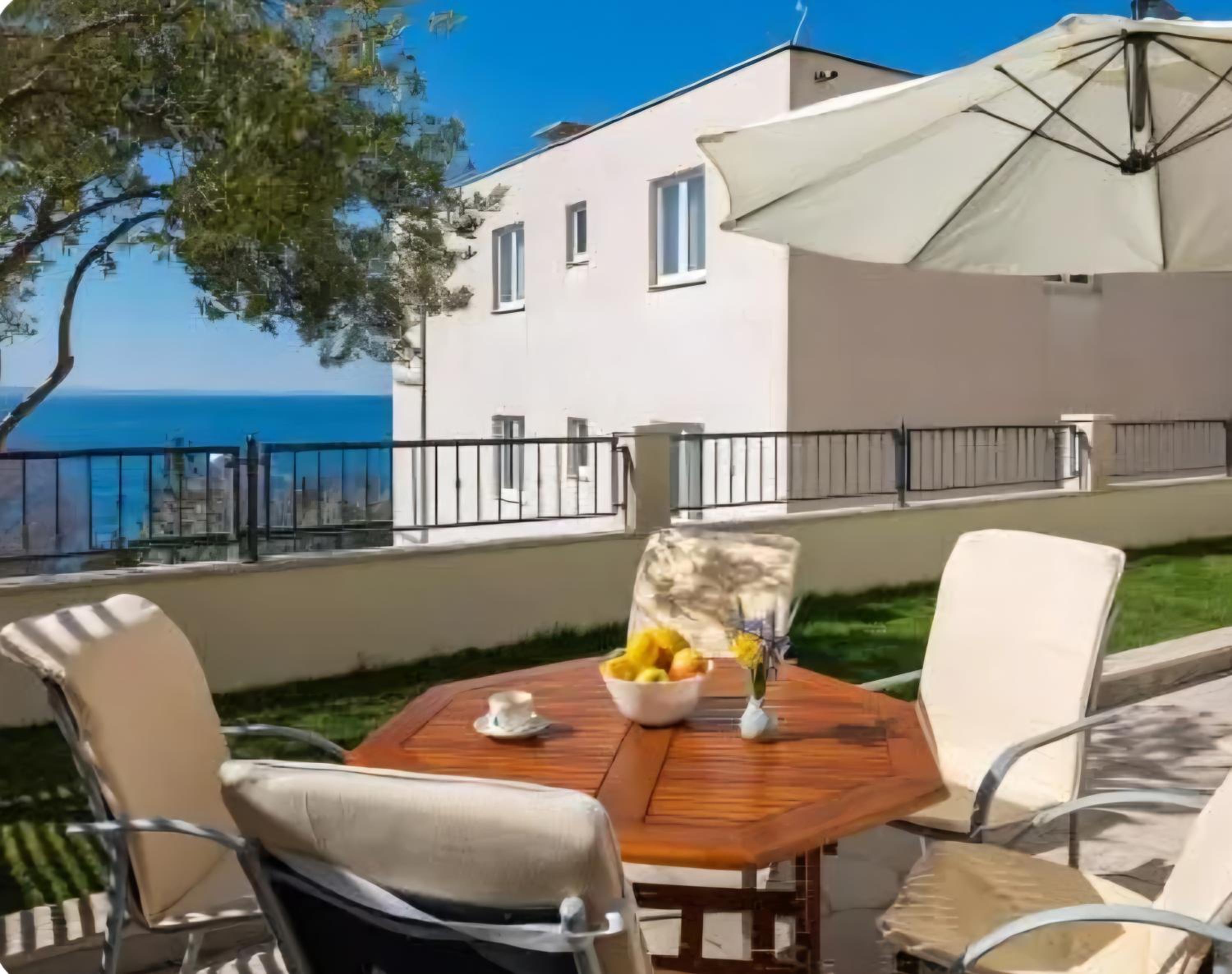 One-Bedroom Apartment with Sea View and Terrace photo 2