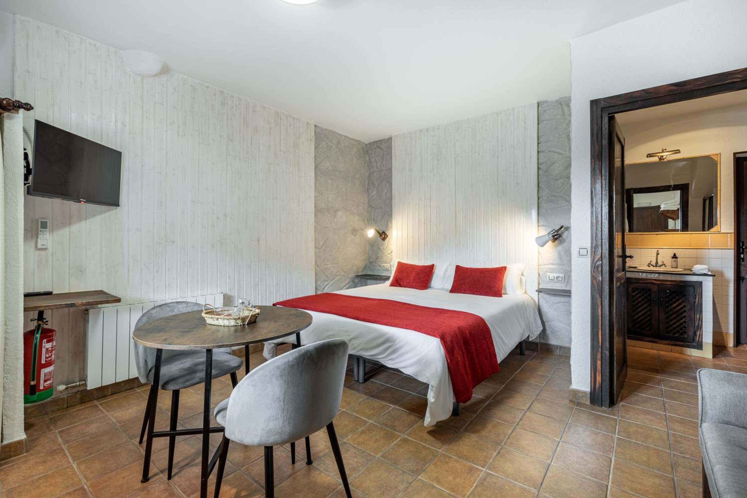 Deluxe Double Room - Photo 1