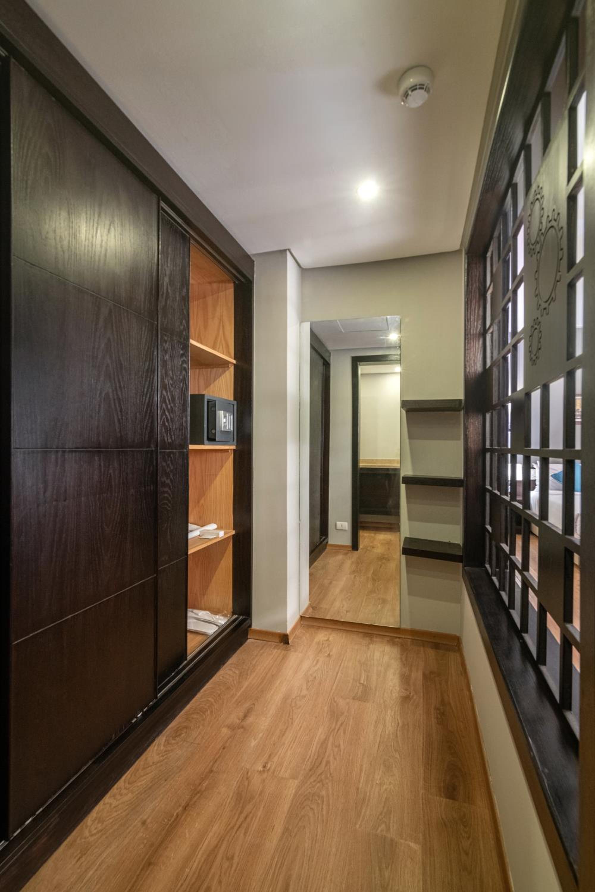 Suite with City View - Photo 3