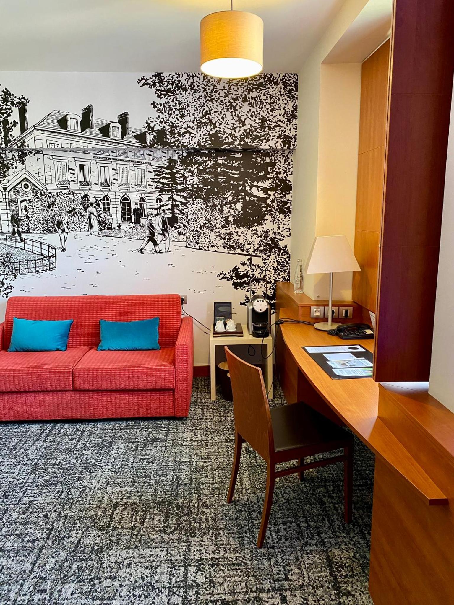 Junior Queen Suite photo 1